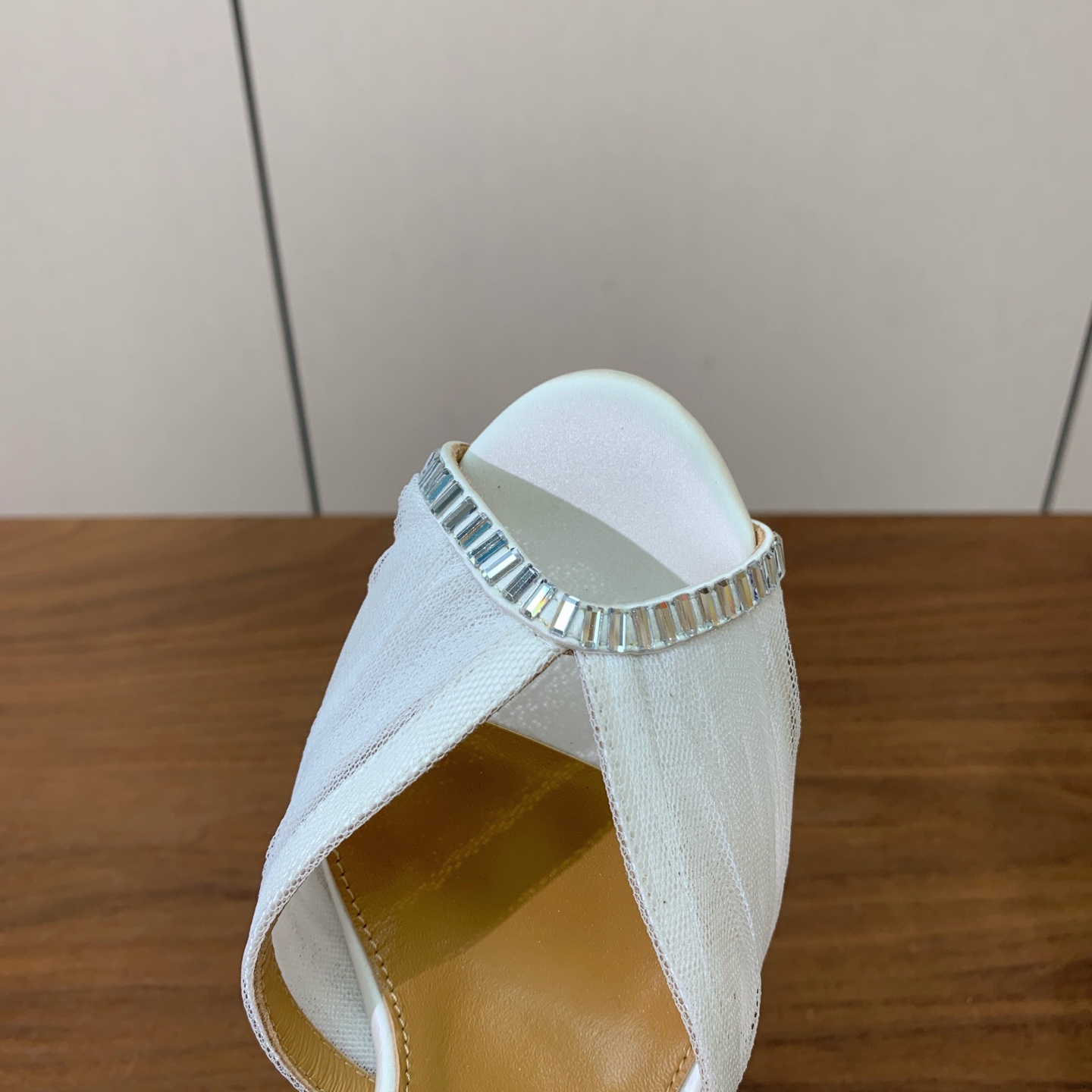 【AQUAZZUR* 】网纱钻面水台凉鞋。性感的代言品牌。鞋面网纱➕真丝烫钻。羊皮垫脚，真皮大底。跟高13cm，水台4c