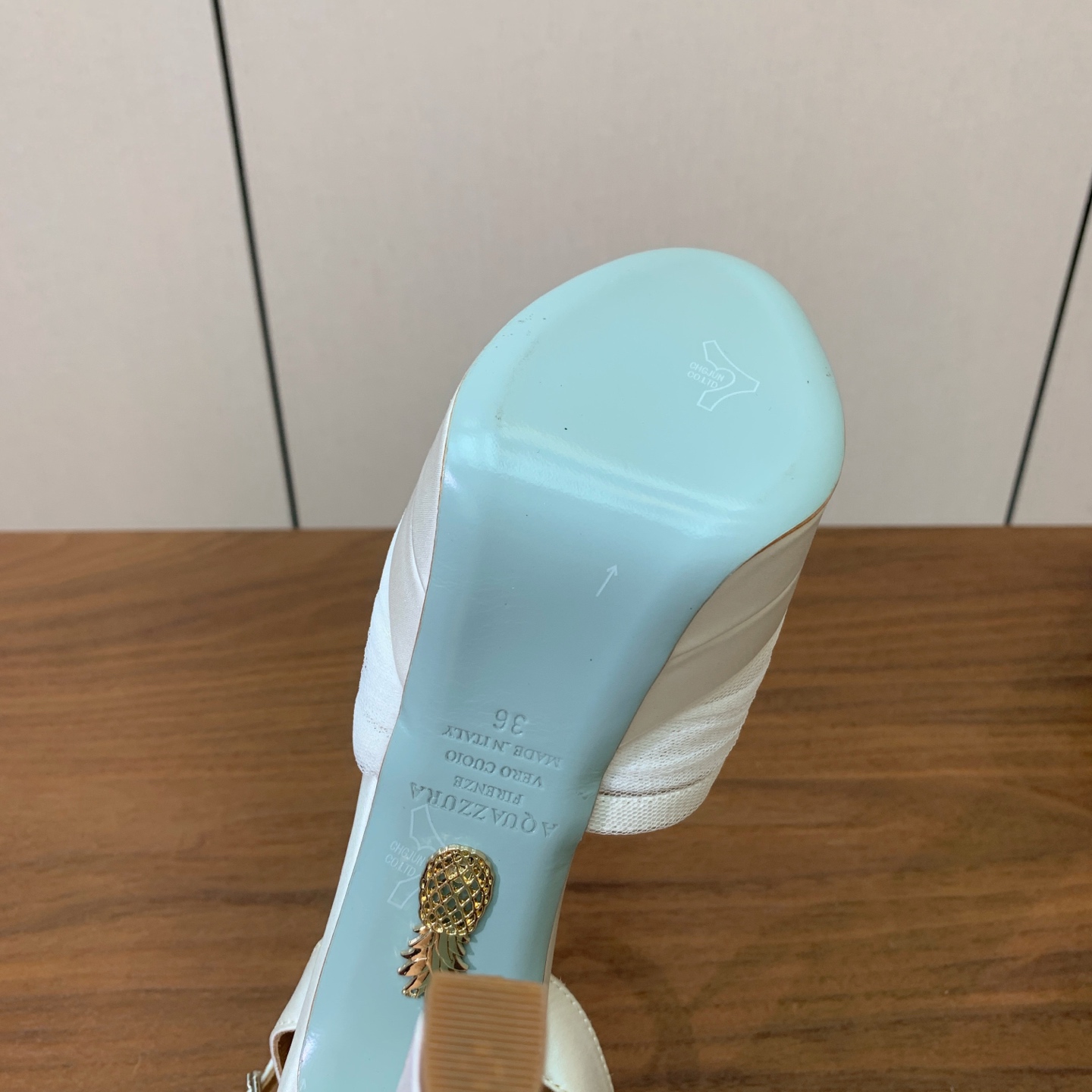 【AQUAZZUR* 】网纱钻面水台凉鞋。性感的代言品牌。鞋面网纱➕真丝烫钻。羊皮垫脚，真皮大底。跟高13cm，水台4c