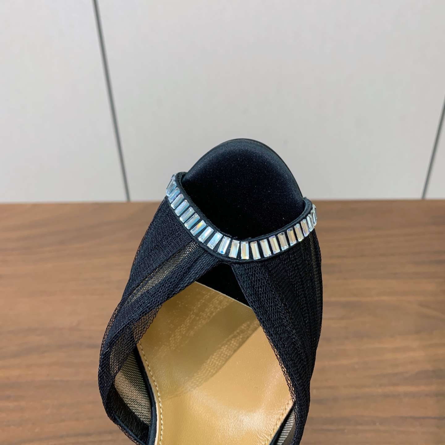 【AQUAZZUR* 】网纱钻面水台凉鞋。性感的代言品牌。鞋面网纱➕真丝烫钻。羊皮垫脚，真皮大底。跟高13cm，水台4c