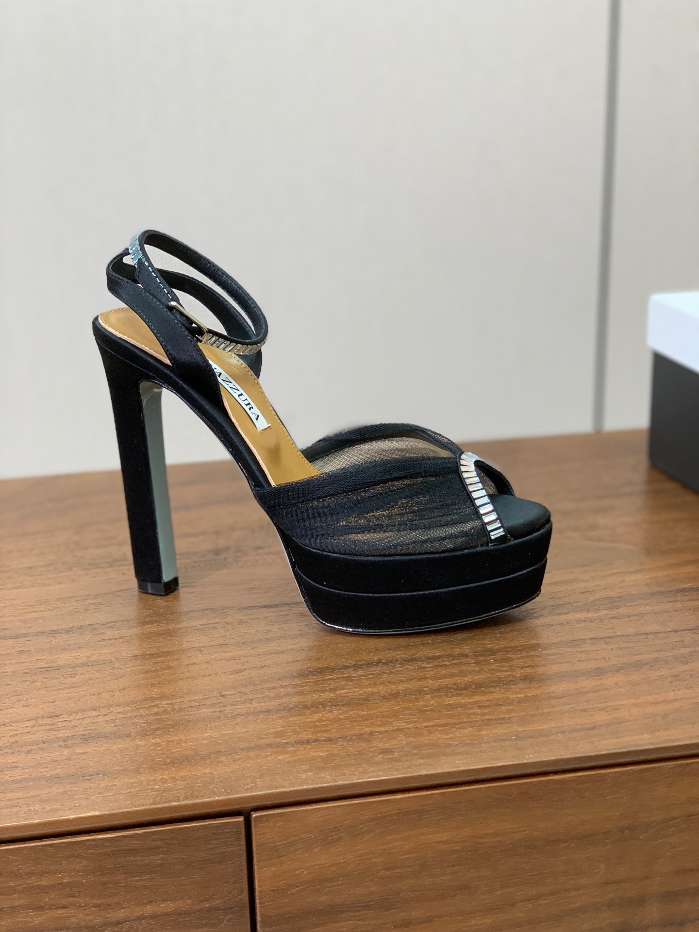 【AQUAZZUR* 】网纱钻面水台凉鞋。性感的代言品牌。鞋面网纱➕真丝烫钻。羊皮垫脚，真皮大底。跟高13cm，水台4c