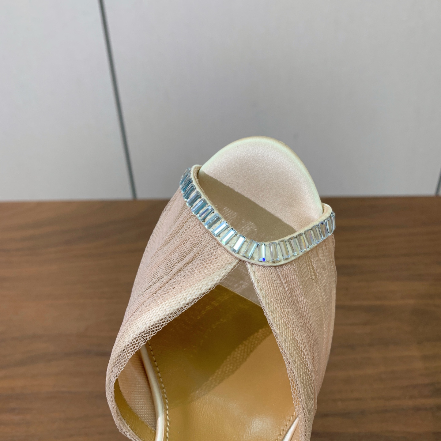 【AQUAZZUR* 】网纱钻面水台凉鞋。性感的代言品牌。鞋面网纱➕真丝烫钻。羊皮垫脚，真皮大底。跟高13cm，水台4c