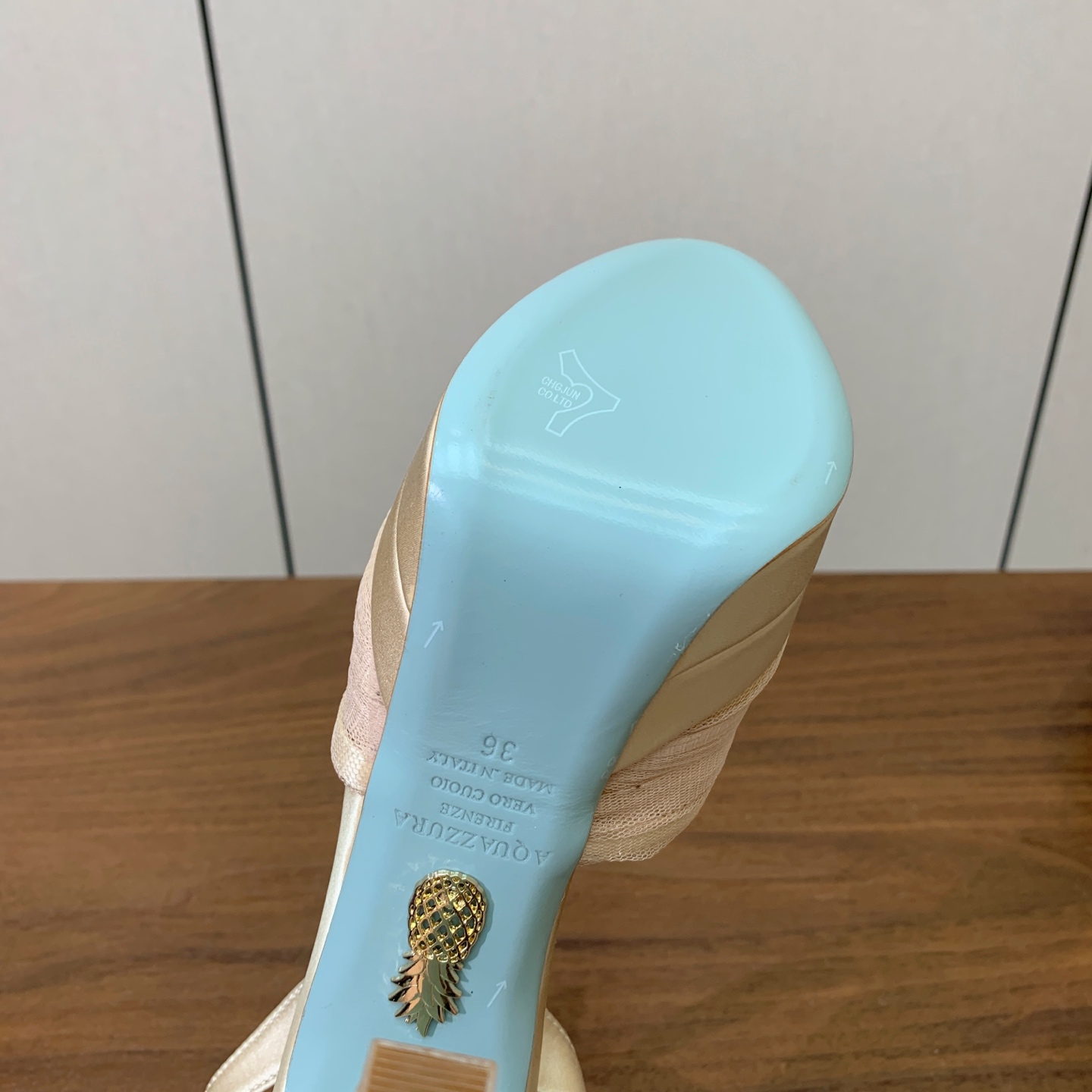 【AQUAZZUR* 】网纱钻面水台凉鞋。性感的代言品牌。鞋面网纱➕真丝烫钻。羊皮垫脚，真皮大底。跟高13cm，水台4c