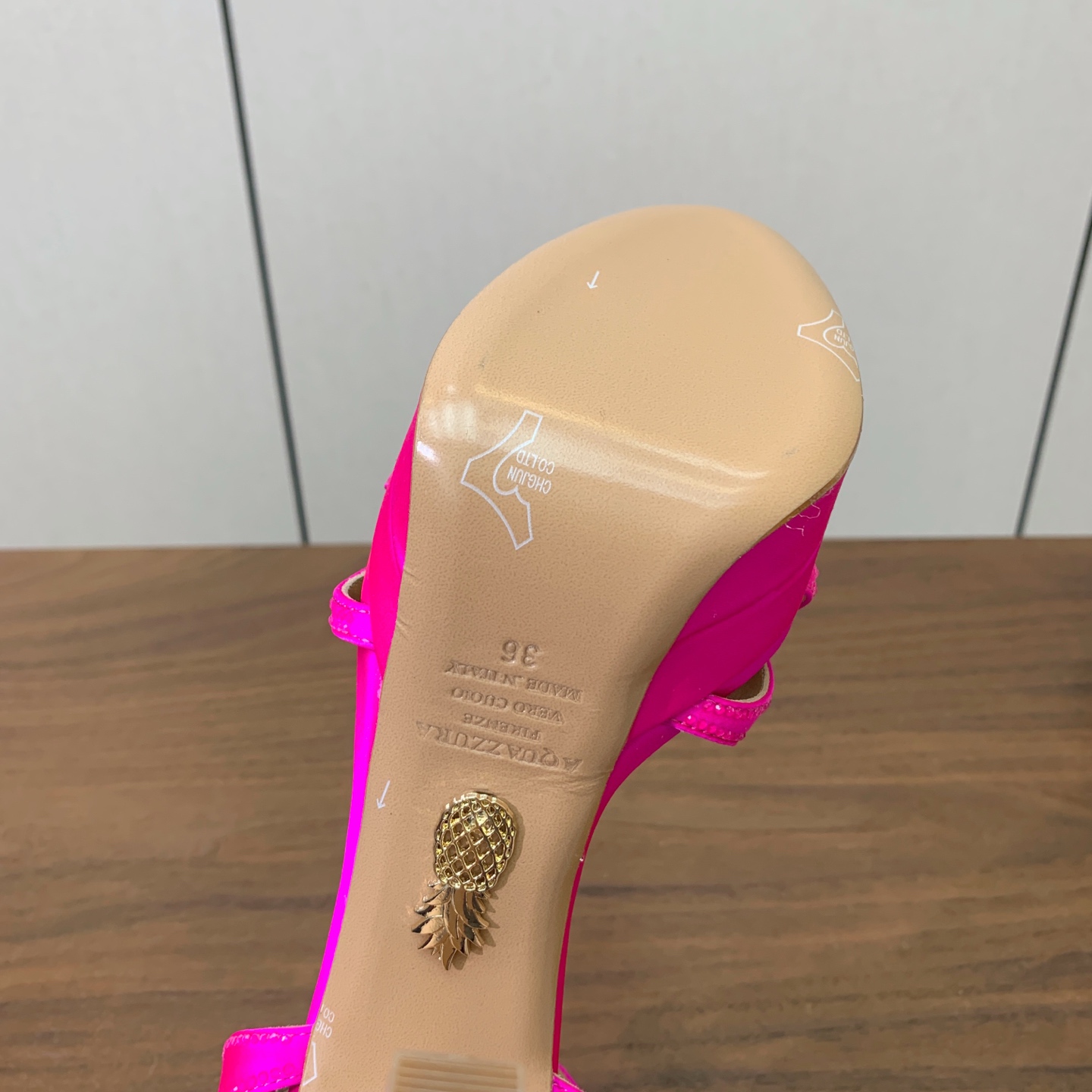 【AQUAZZUR* 】真丝钻面水台凉鞋。性感的代言品牌。鞋面真丝烫钻。羊皮垫脚，真皮大底。跟高13cm，水台4cm。 