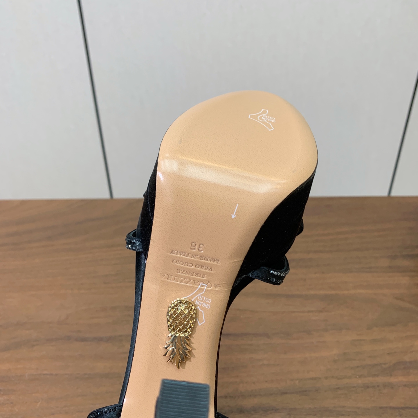 【AQUAZZUR* 】真丝钻面水台凉鞋。性感的代言品牌。鞋面真丝烫钻。羊皮垫脚，真皮大底。跟高13cm，水台4cm。 