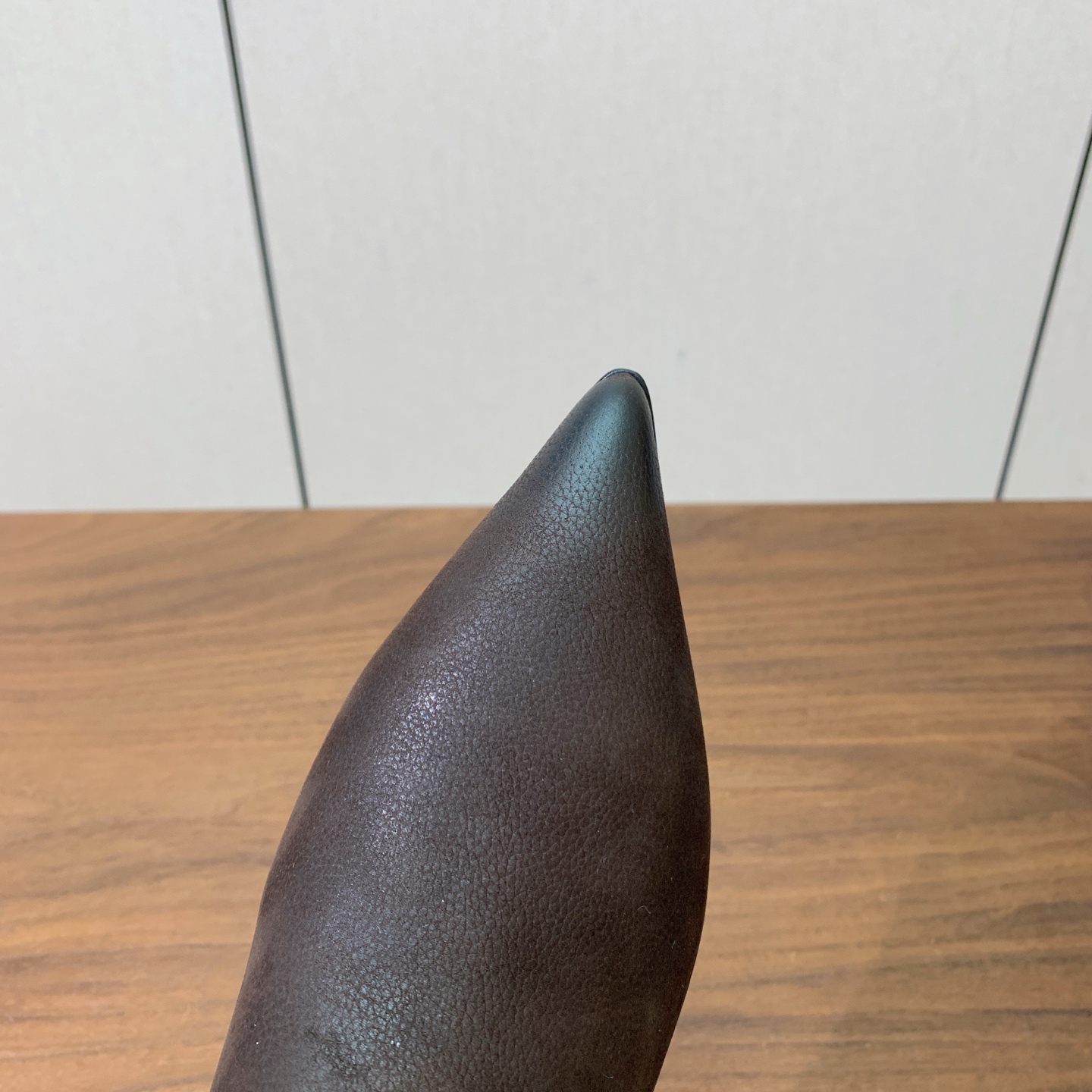 【Prad*】小跟短靴。独特味道 人人都爱也轻松驾驭。上脚简单帅气。鞋面擦色牛皮，羊皮内里及垫脚。注塑真皮大底。跟高5.