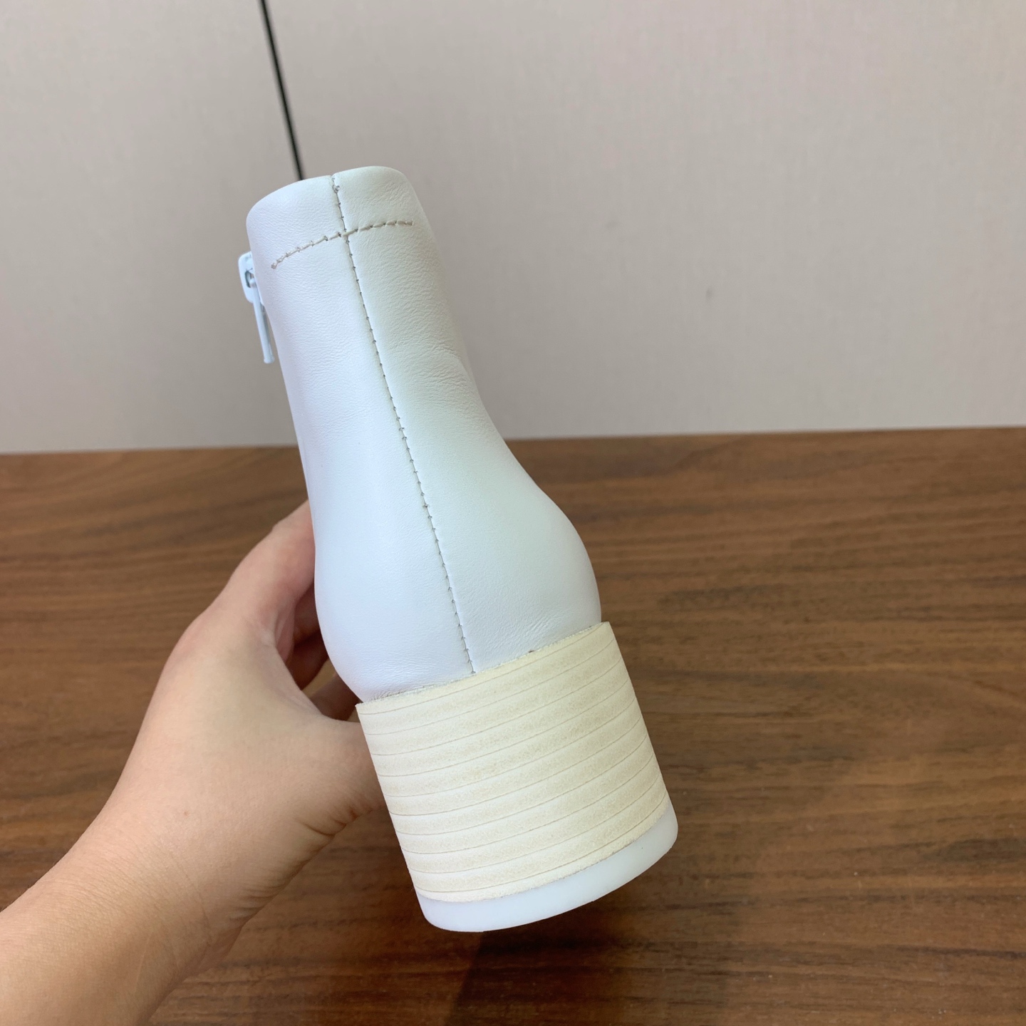 【Maison Margie*a】玛吉拉短靴。复古韵味，显瘦百搭。鞋面牛皮，羊皮内里及垫脚。真皮大底。跟高5cm 码数：