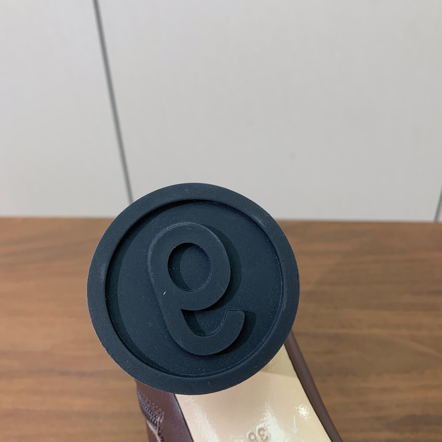 【Maison Margie*a】玛吉拉短靴。复古韵味，显瘦百搭。鞋面牛皮，羊皮内里及垫脚。真皮大底。跟高7cm 码数：