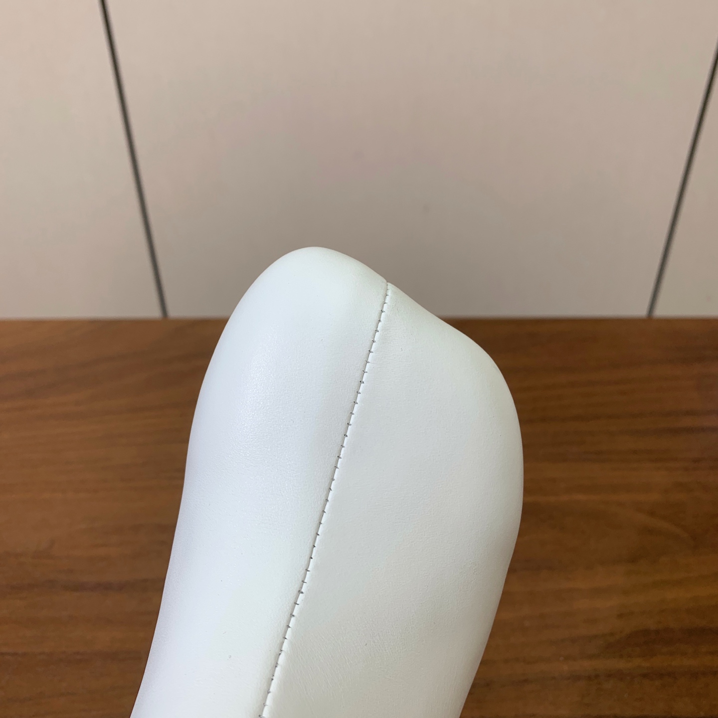 【Maison Margie*a】玛吉拉短靴。复古韵味，显瘦百搭。鞋面牛皮，羊皮内里及垫脚。真皮大底。跟高7cm 码数：