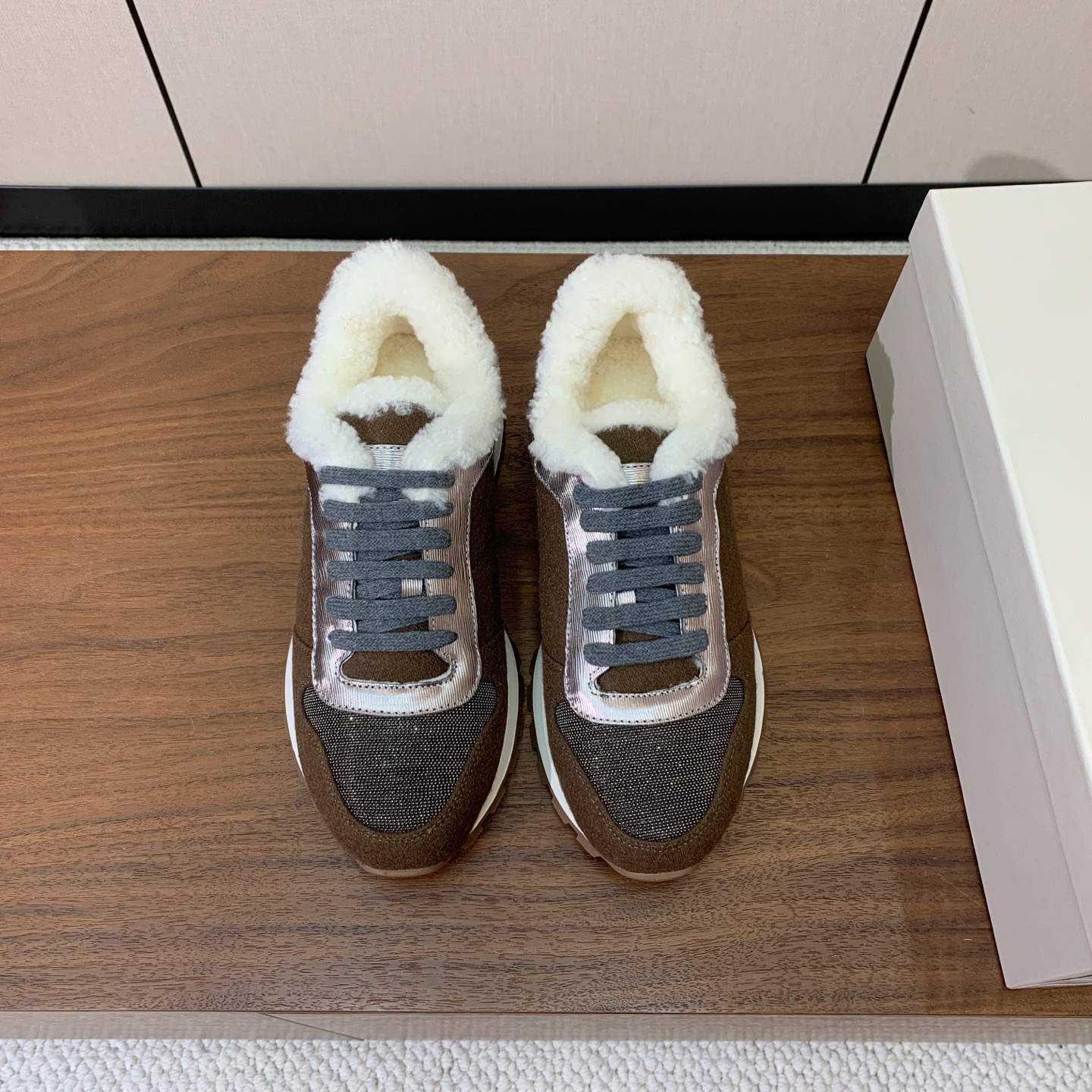 【Brunell* Cucinell*】羊毛里休闲运动鞋。鞋面采用进口牛绒,羊毛内里,原版开模大底!上脚超舒适。 码数: 【Brunell* Cucinell*】羊毛里休闲运动鞋。鞋面采用进口牛绒,羊毛内里,原版开模大底!上脚超舒适。 码数: