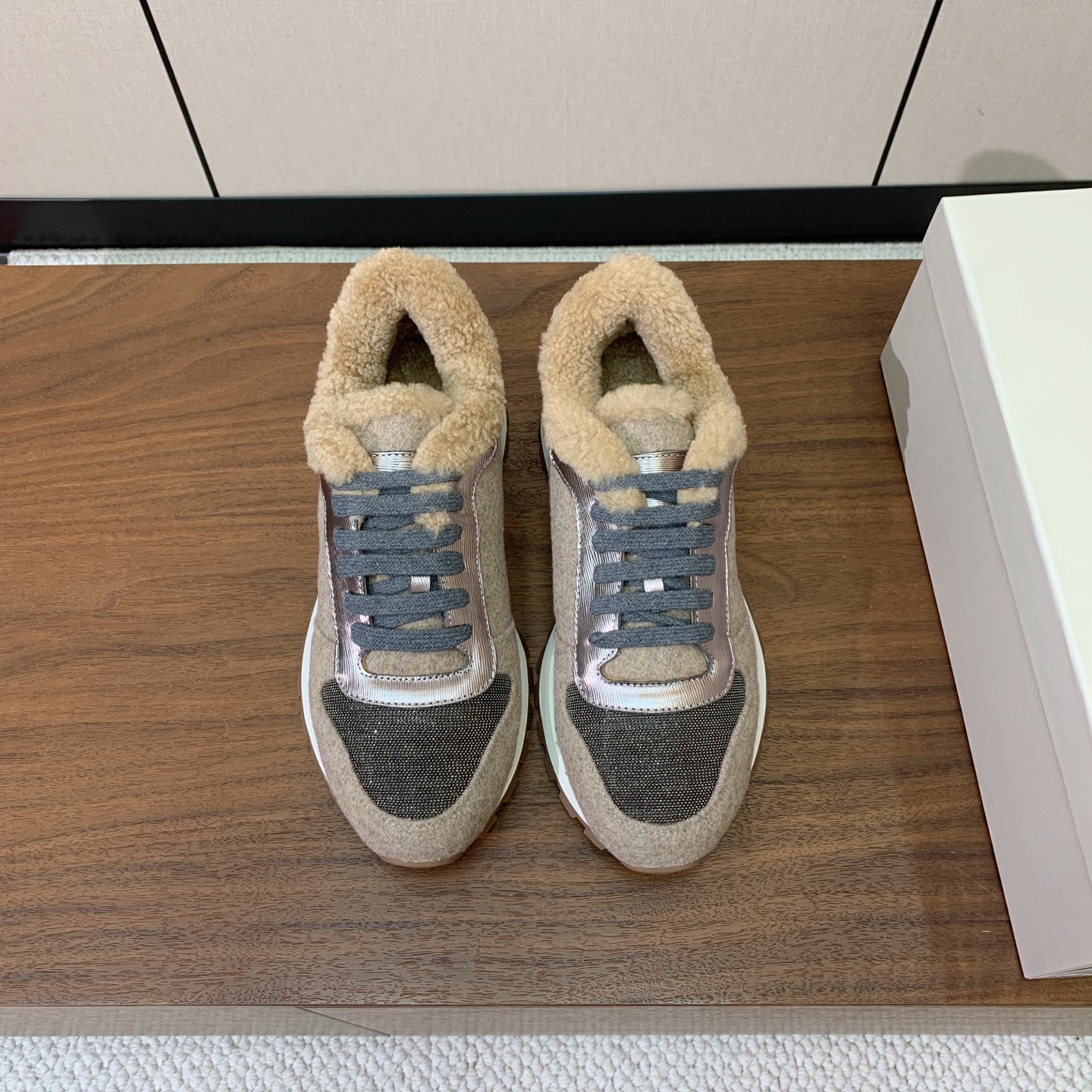 【Brunell* Cucinell*】羊毛里休闲运动鞋。鞋面采用进口牛绒,羊毛内里,原版开模大底!上脚超舒适。 码数: 【Brunell* Cucinell*】羊毛里休闲运动鞋。鞋面采用进口牛绒,羊毛内里,原版开模大底!上脚超舒适。 码数: