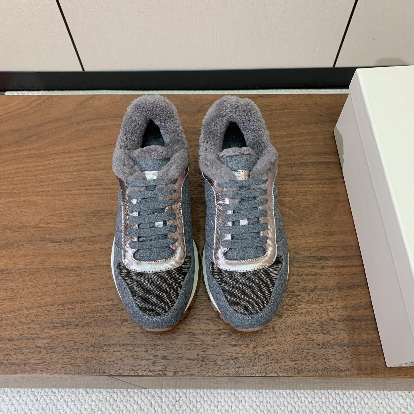 【Brunell* Cucinell*】羊毛里休闲运动鞋。鞋面采用进口牛绒,羊毛内里,原版开模大底!上脚超舒适。 码数: 【Brunell* Cucinell*】羊毛里休闲运动鞋。鞋面采用进口牛绒,羊毛内里,原版开模大底!上脚超舒适。 码数: