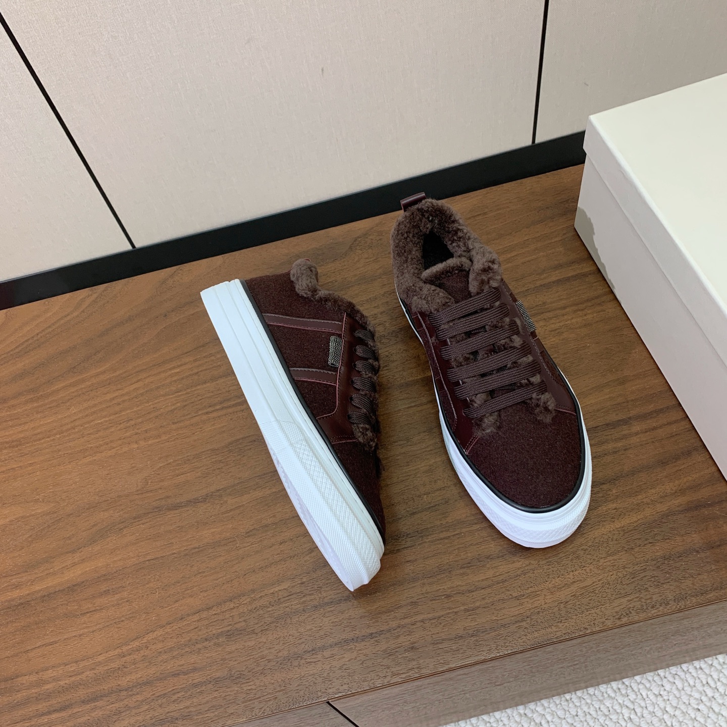 【Brunell* Cucinell*】羊毛里休闲鞋。鞋面采用进口牛皮➕呢子。羊毛内里，原版开模大底！上脚超舒适。 码数