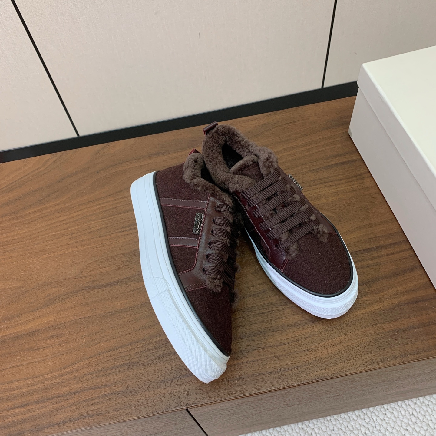 【Brunell* Cucinell*】羊毛里休闲鞋。鞋面采用进口牛皮➕呢子。羊毛内里，原版开模大底！上脚超舒适。 码数