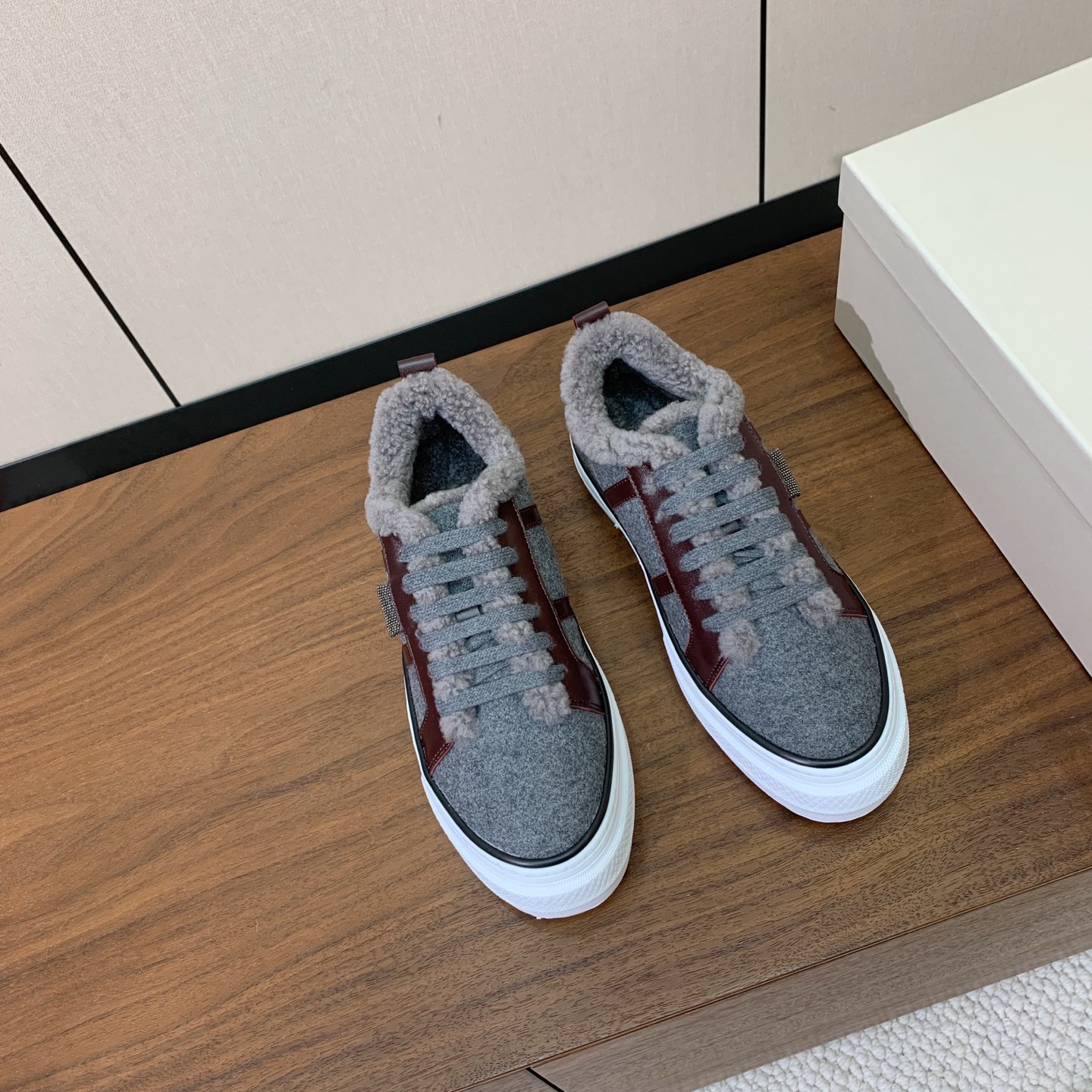 【Brunell* Cucinell*】羊毛里休闲鞋。鞋面采用进口牛皮➕呢子。羊毛内里，原版开模大底！上脚超舒适。 码数