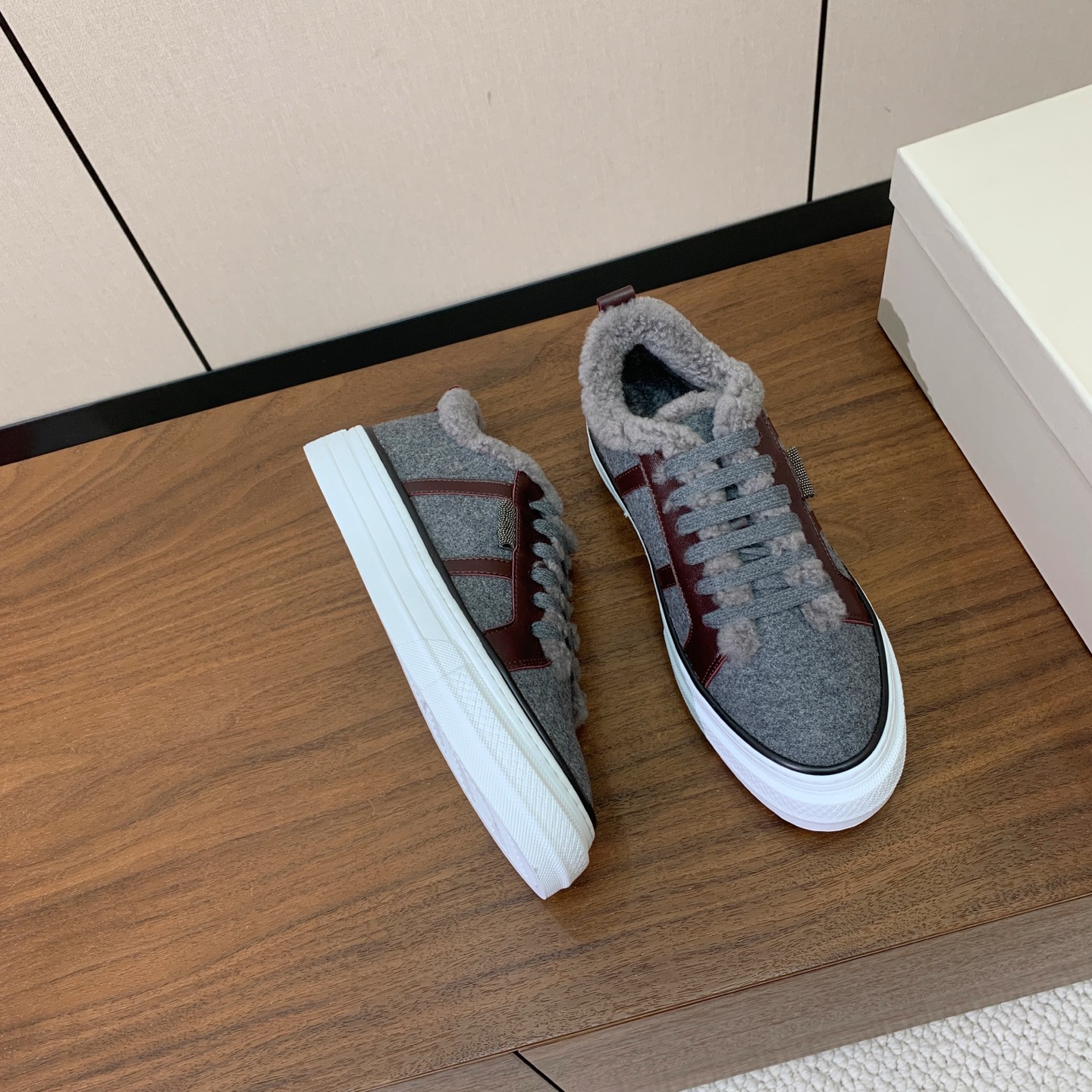【Brunell* Cucinell*】羊毛里休闲鞋。鞋面采用进口牛皮➕呢子。羊毛内里，原版开模大底！上脚超舒适。 码数