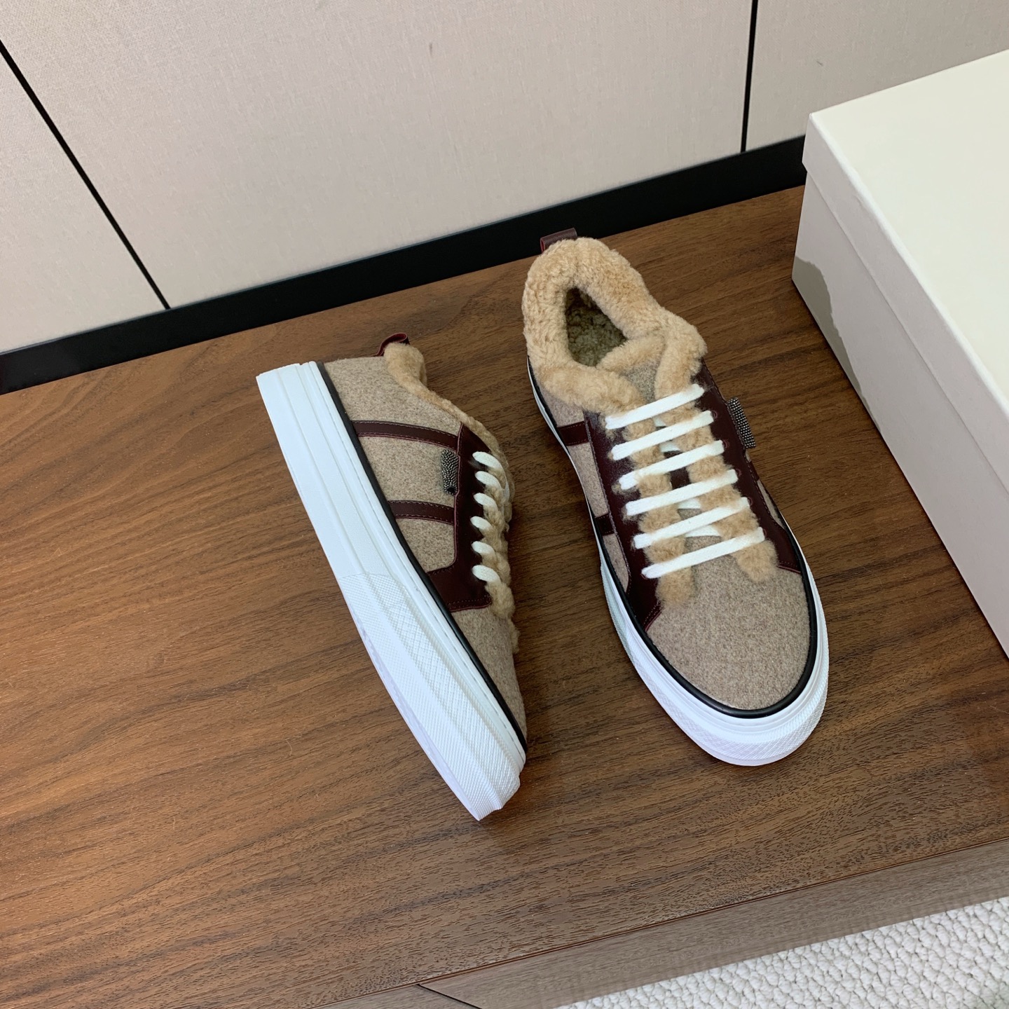 【Brunell* Cucinell*】羊毛里休闲鞋。鞋面采用进口牛皮➕呢子。羊毛内里，原版开模大底！上脚超舒适。 码数