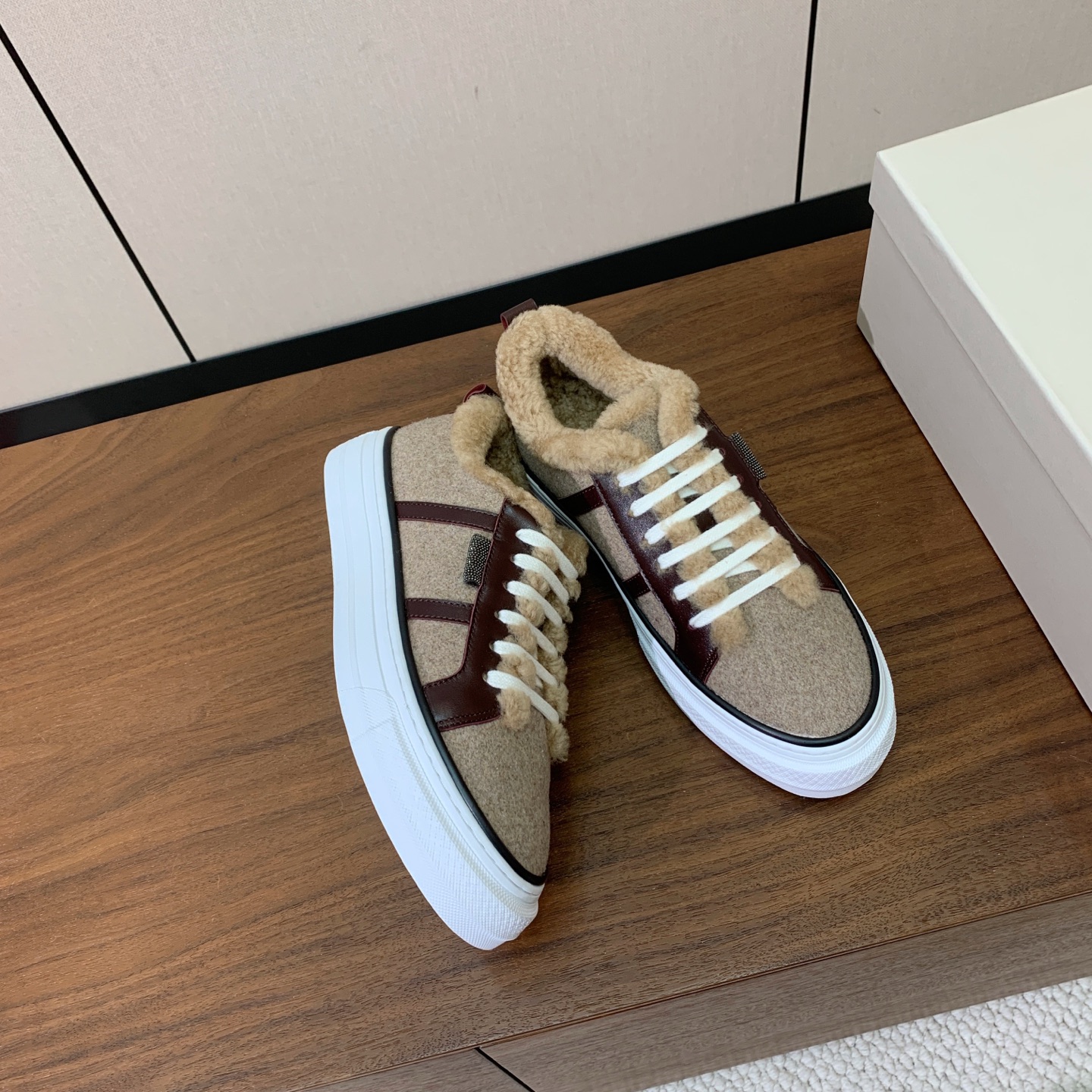 【Brunell* Cucinell*】羊毛里休闲鞋。鞋面采用进口牛皮➕呢子。羊毛内里，原版开模大底！上脚超舒适。 码数
