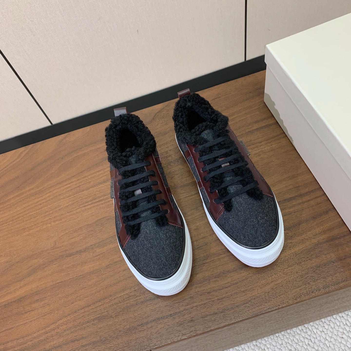 【Brunell* Cucinell*】羊毛里休闲鞋。鞋面采用进口牛皮➕呢子。羊毛内里，原版开模大底！上脚超舒适。 码数