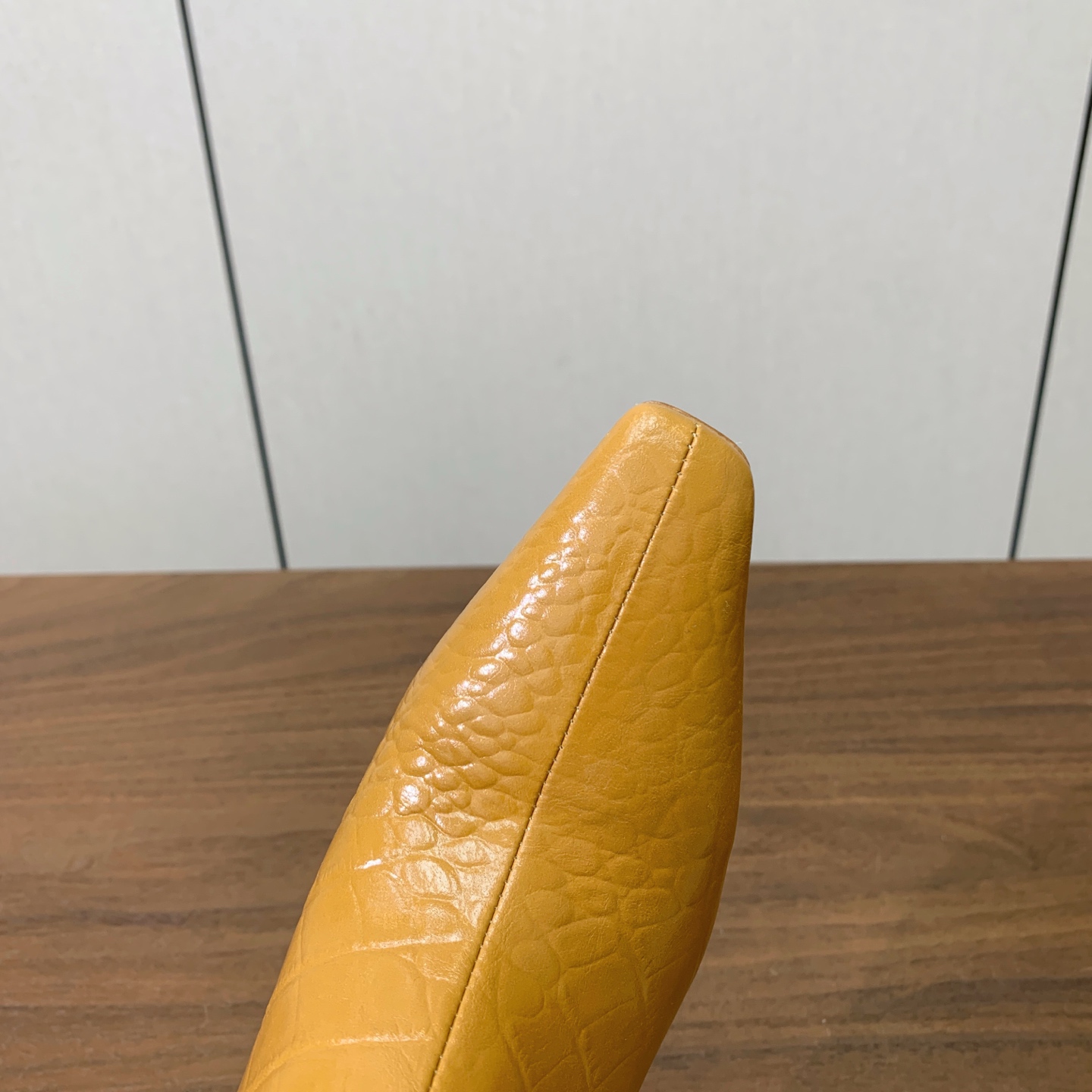 【Amina Muaddi】尖头高跟长靴。简约气质款。面料压纹牛皮、漆皮。羊皮内里及垫脚。注塑真皮大底。跟高7cm 码数