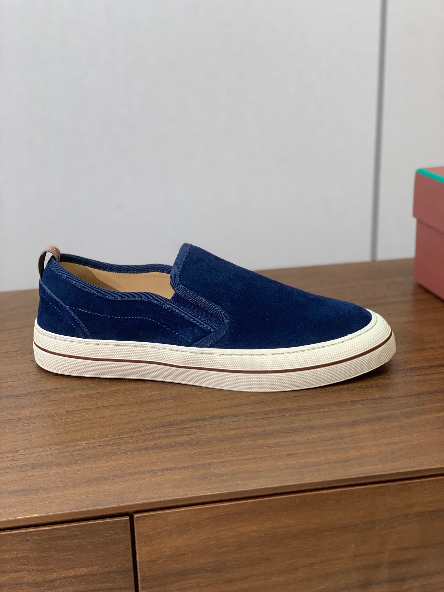 【Loro Piana】男款光面乐福鞋。复古优雅低调奢华。时尚性与皮料实用性同样兼具依然全网最高品质。鞋面小牛绒，定制原