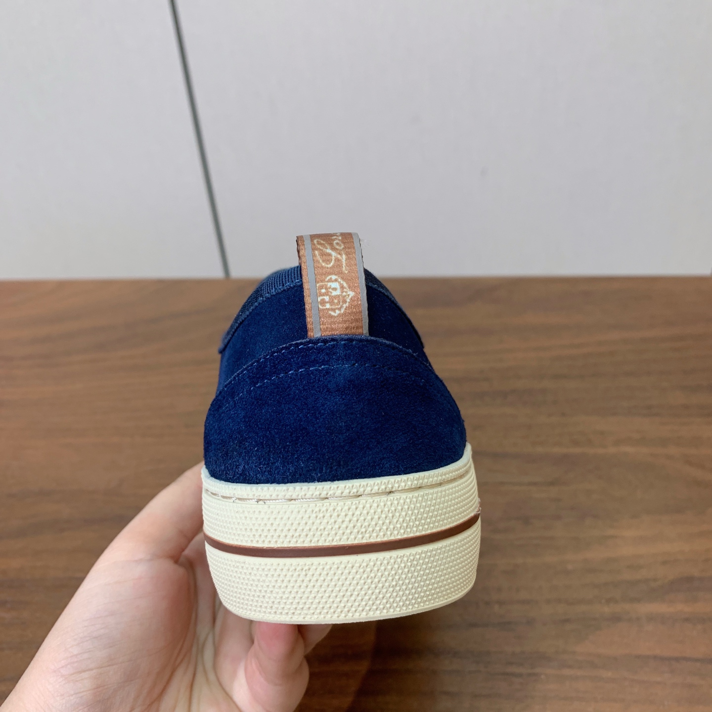 【Loro Piana】男款光面乐福鞋。复古优雅低调奢华。时尚性与皮料实用性同样兼具依然全网最高品质。鞋面小牛绒，定制原
