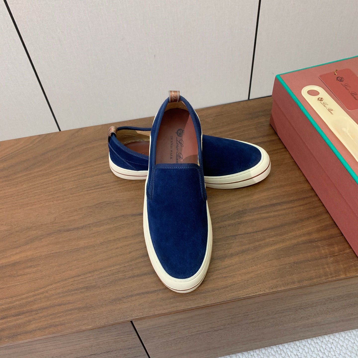 【Loro Piana】男款光面乐福鞋。复古优雅低调奢华。时尚性与皮料实用性同样兼具依然全网最高品质。鞋面小牛绒，定制原