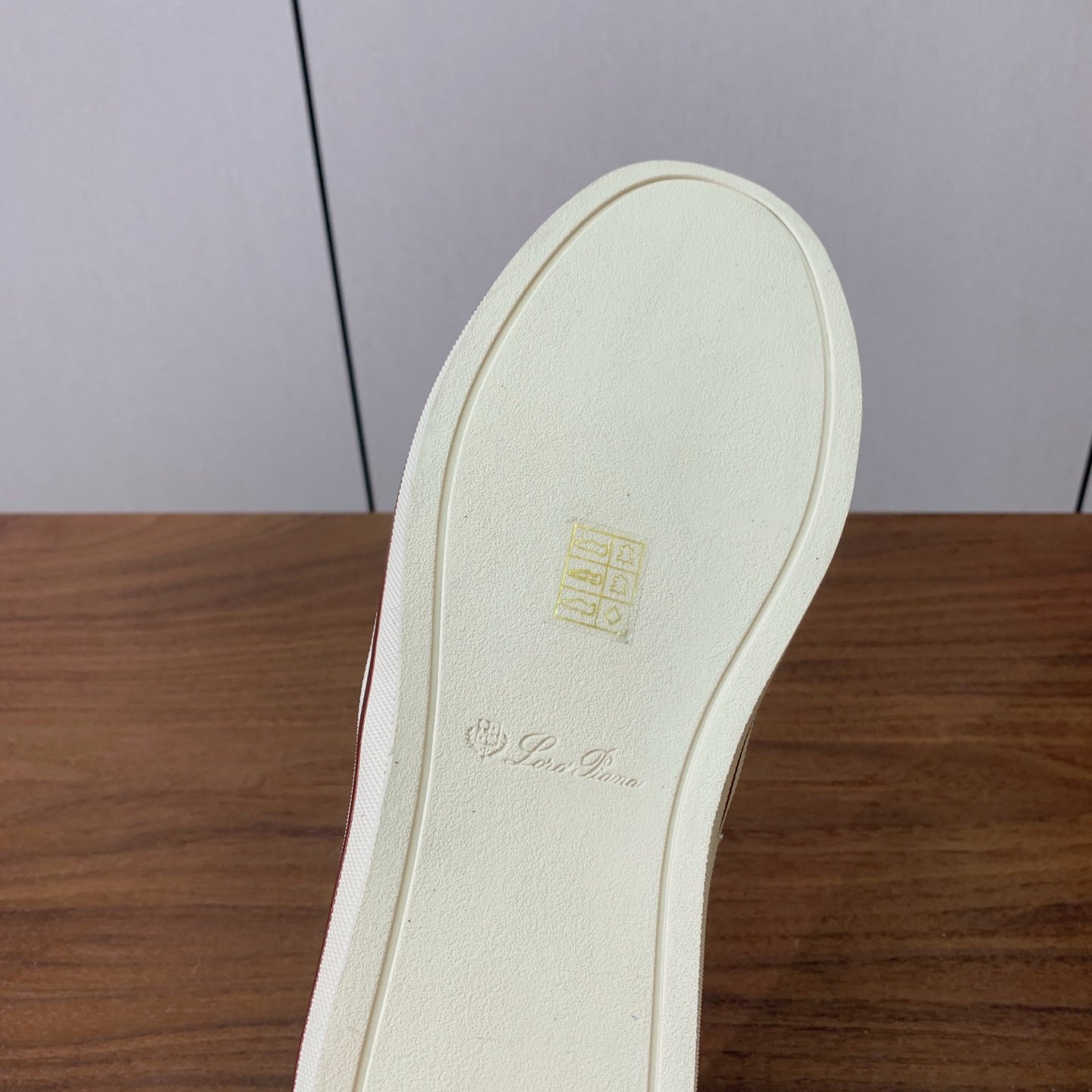 【Loro Piana】男款光面乐福鞋。复古优雅低调奢华。时尚性与皮料实用性同样兼具依然全网最高品质。鞋面小牛绒，定制原