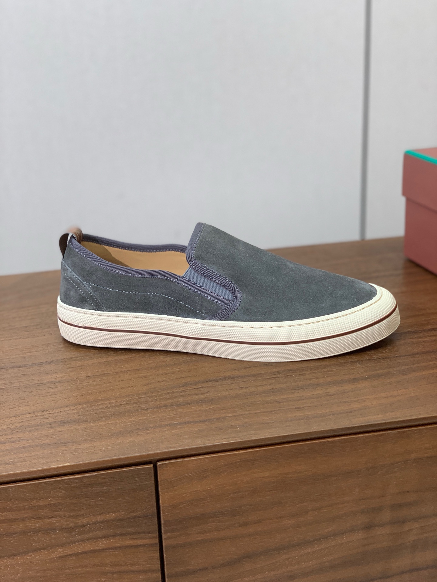 【Loro Piana】男款光面乐福鞋。复古优雅低调奢华。时尚性与皮料实用性同样兼具依然全网最高品质。鞋面小牛绒，定制原