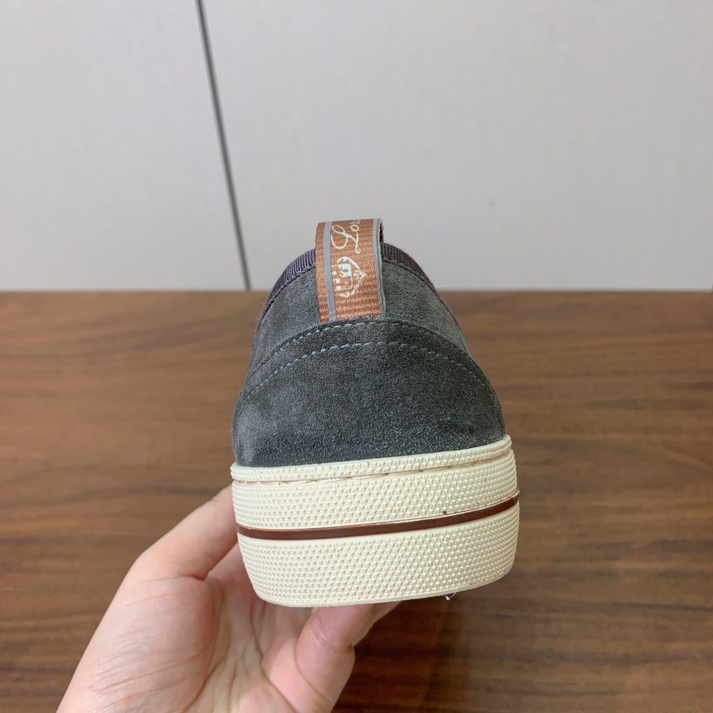 【Loro Piana】男款光面乐福鞋。复古优雅低调奢华。时尚性与皮料实用性同样兼具依然全网最高品质。鞋面小牛绒，定制原