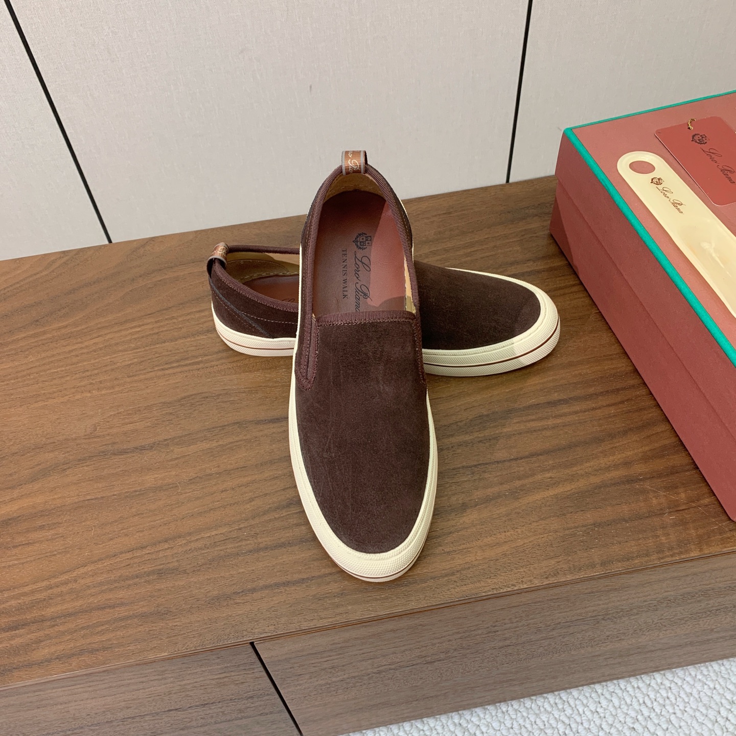 【Loro Piana】男款光面乐福鞋。复古优雅低调奢华。时尚性与皮料实用性同样兼具依然全网最高品质。鞋面小牛绒，定制原