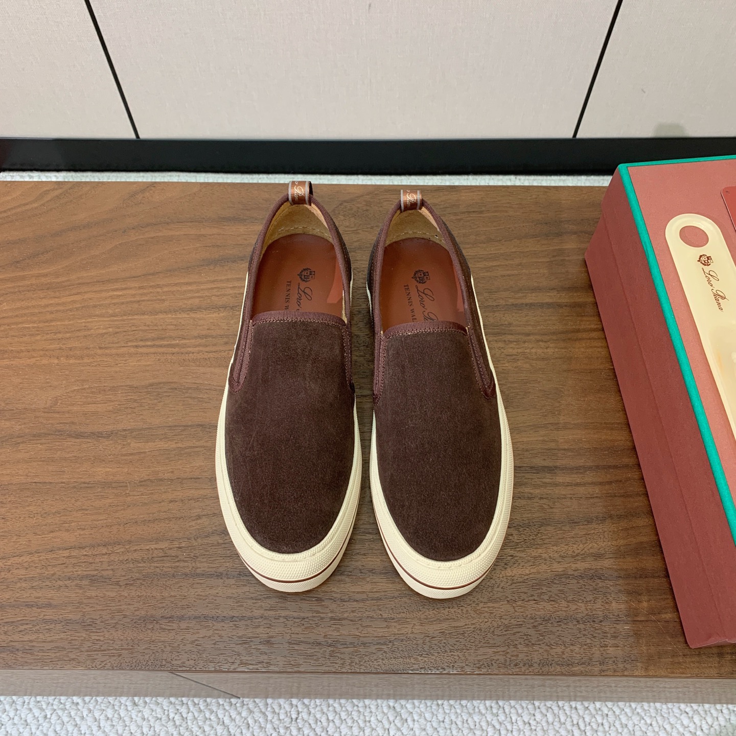 【Loro Piana】男款光面乐福鞋。复古优雅低调奢华。时尚性与皮料实用性同样兼具依然全网最高品质。鞋面小牛绒,定制原 【Loro Piana】男款光面乐福鞋。复古优雅低调奢华。时尚性与皮料实用性同样兼具依然全网最高品质。鞋面小牛绒,定制原