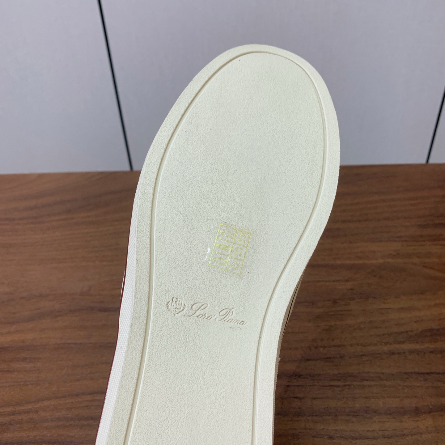 【Loro Piana】男款光面乐福鞋。复古优雅低调奢华。时尚性与皮料实用性同样兼具依然全网最高品质。鞋面小牛绒，定制原