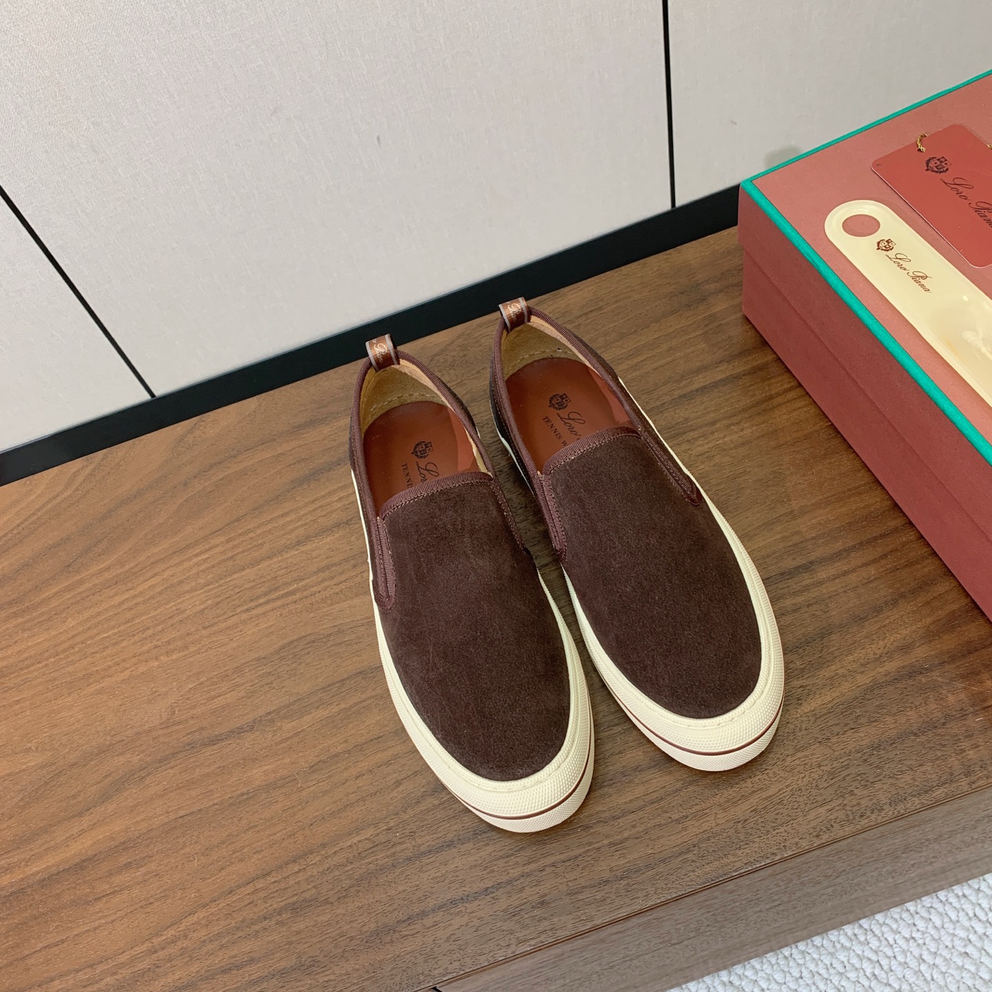 【Loro Piana】男款光面乐福鞋。复古优雅低调奢华。时尚性与皮料实用性同样兼具依然全网最高品质。鞋面小牛绒，定制原