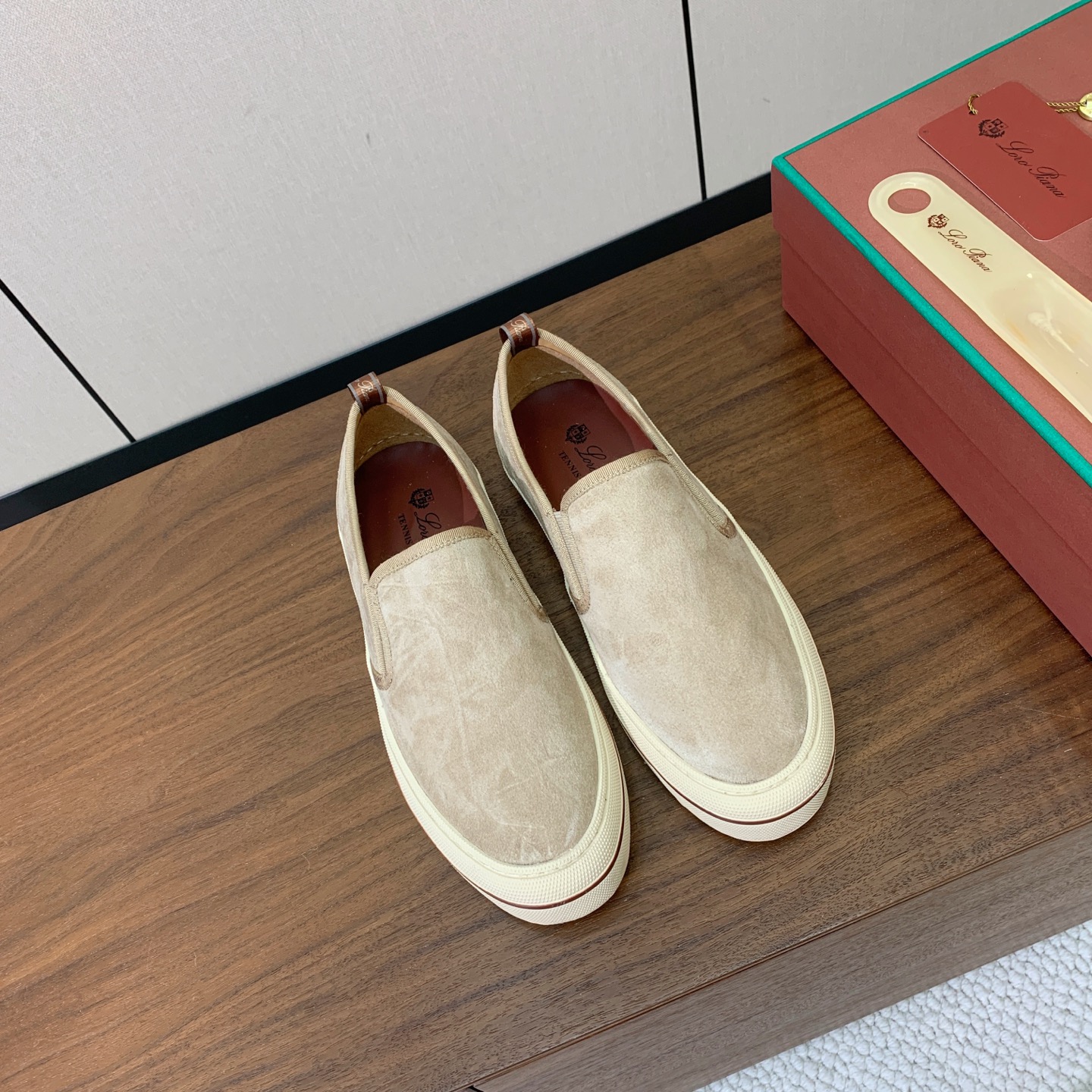【Loro Piana】男款光面乐福鞋。复古优雅低调奢华。时尚性与皮料实用性同样兼具依然全网最高品质。鞋面小牛绒，定制原