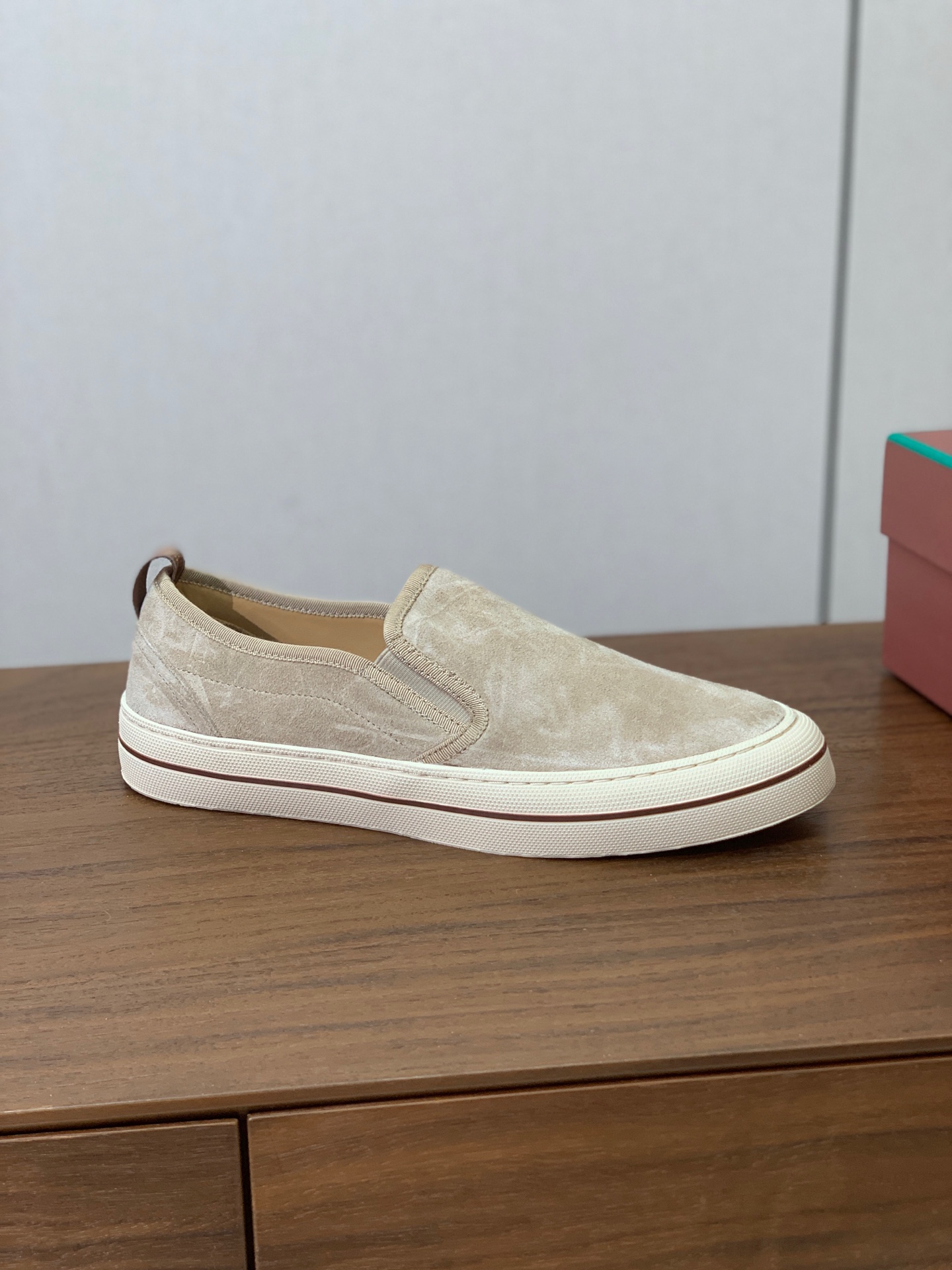 【Loro Piana】男款光面乐福鞋。复古优雅低调奢华。时尚性与皮料实用性同样兼具依然全网最高品质。鞋面小牛绒，定制原
