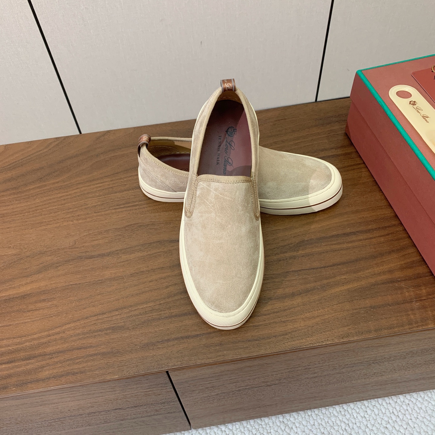 【Loro Piana】男款光面乐福鞋。复古优雅低调奢华。时尚性与皮料实用性同样兼具依然全网最高品质。鞋面小牛绒，定制原