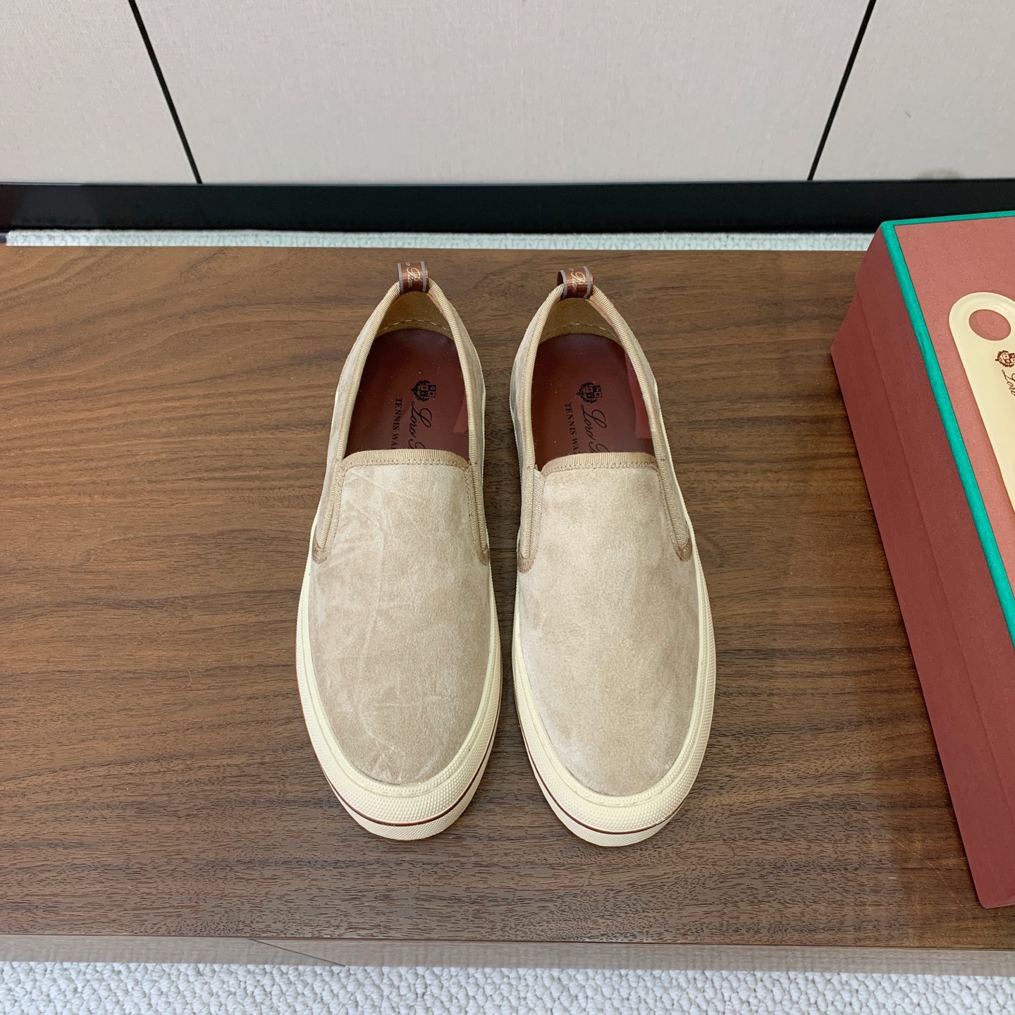 【Loro Piana】男款光面乐福鞋。复古优雅低调奢华。时尚性与皮料实用性同样兼具依然全网最高品质。鞋面小牛绒,定制原 【Loro Piana】男款光面乐福鞋。复古优雅低调奢华。时尚性与皮料实用性同样兼具依然全网最高品质。鞋面小牛绒,定制原