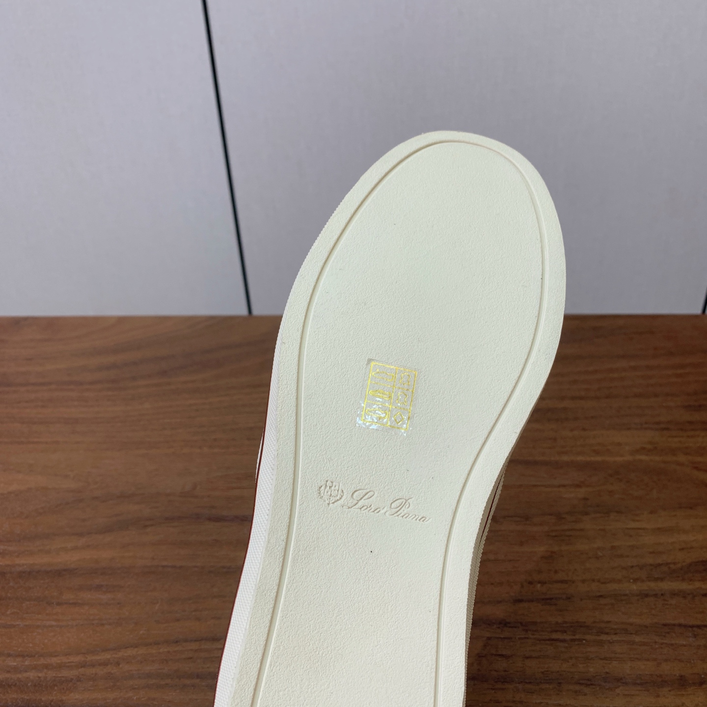 【Loro Piana】男款光面乐福鞋。复古优雅低调奢华。时尚性与皮料实用性同样兼具依然全网最高品质。鞋面小牛绒，定制原