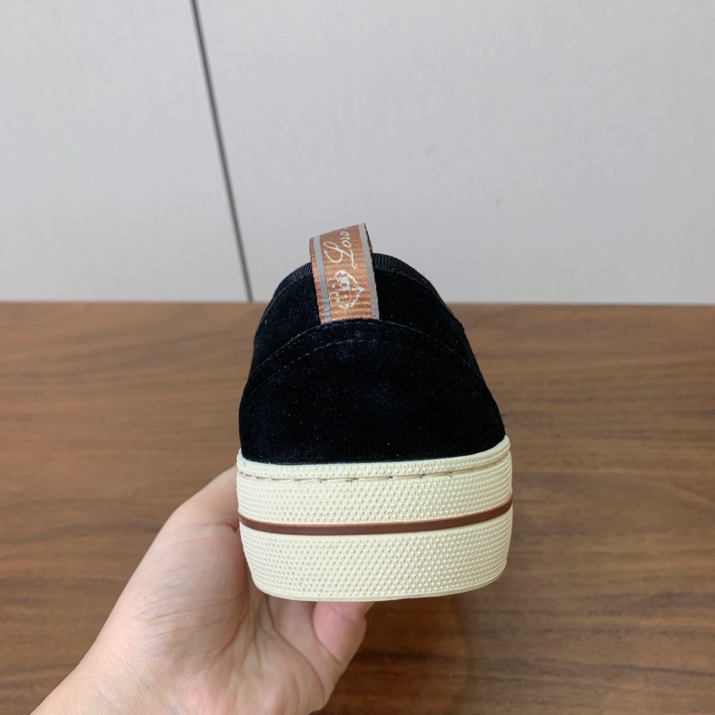 【Loro Piana】男款光面乐福鞋。复古优雅低调奢华。时尚性与皮料实用性同样兼具依然全网最高品质。鞋面小牛绒，定制原