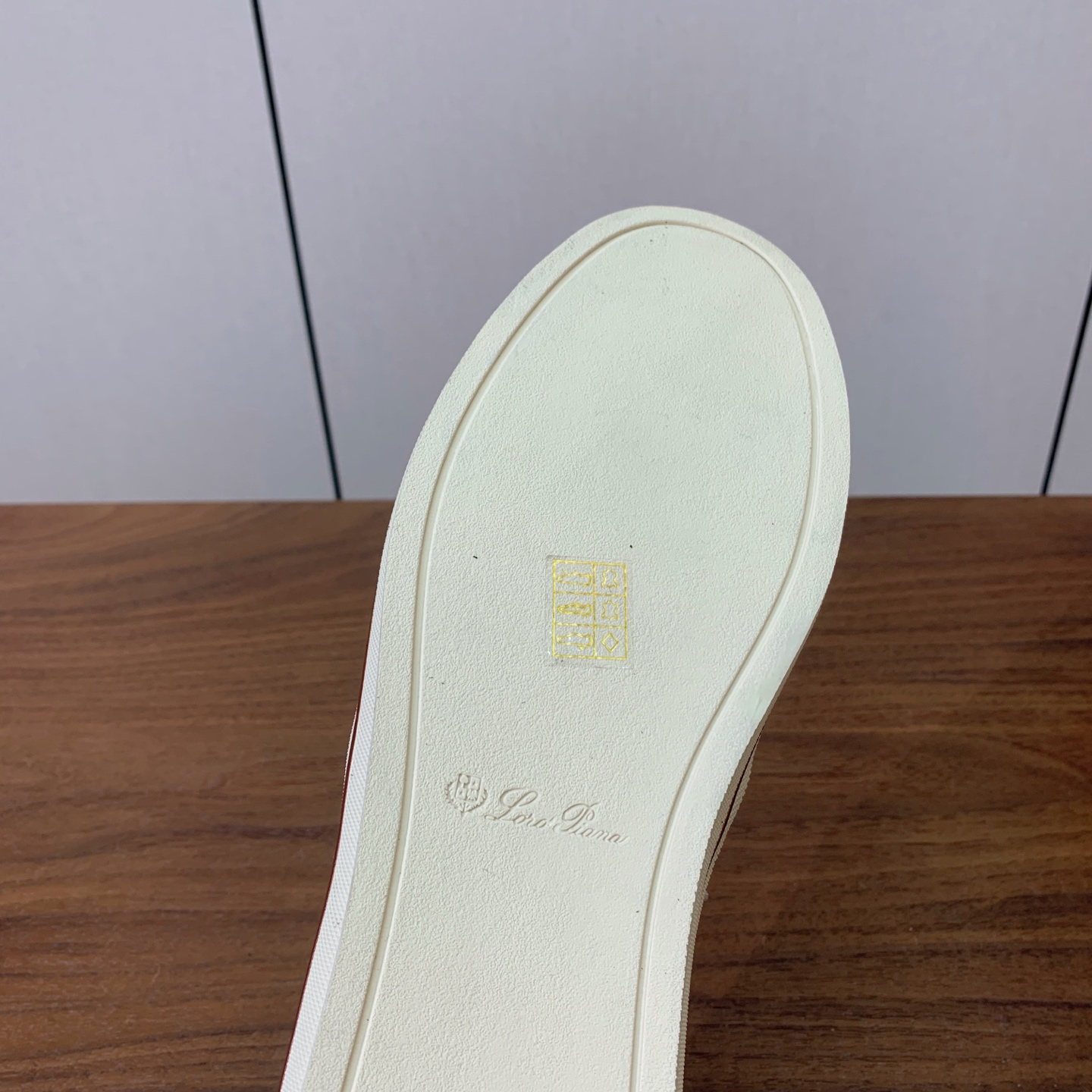 【Loro Piana】男款光面乐福鞋。复古优雅低调奢华。时尚性与皮料实用性同样兼具依然全网最高品质。鞋面小牛绒，定制原