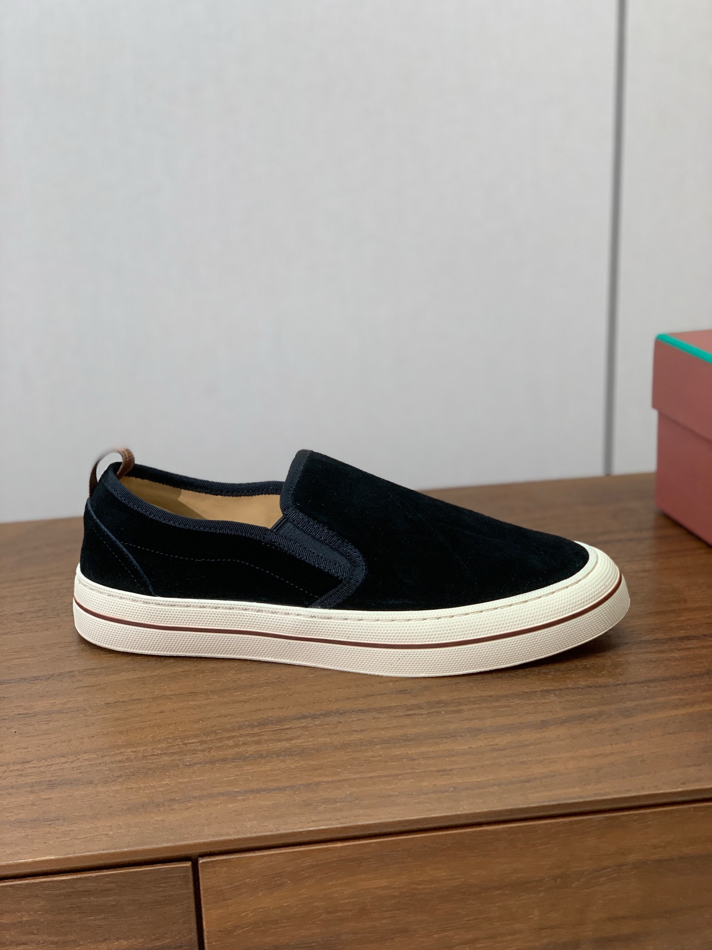 【Loro Piana】男款光面乐福鞋。复古优雅低调奢华。时尚性与皮料实用性同样兼具依然全网最高品质。鞋面小牛绒，定制原