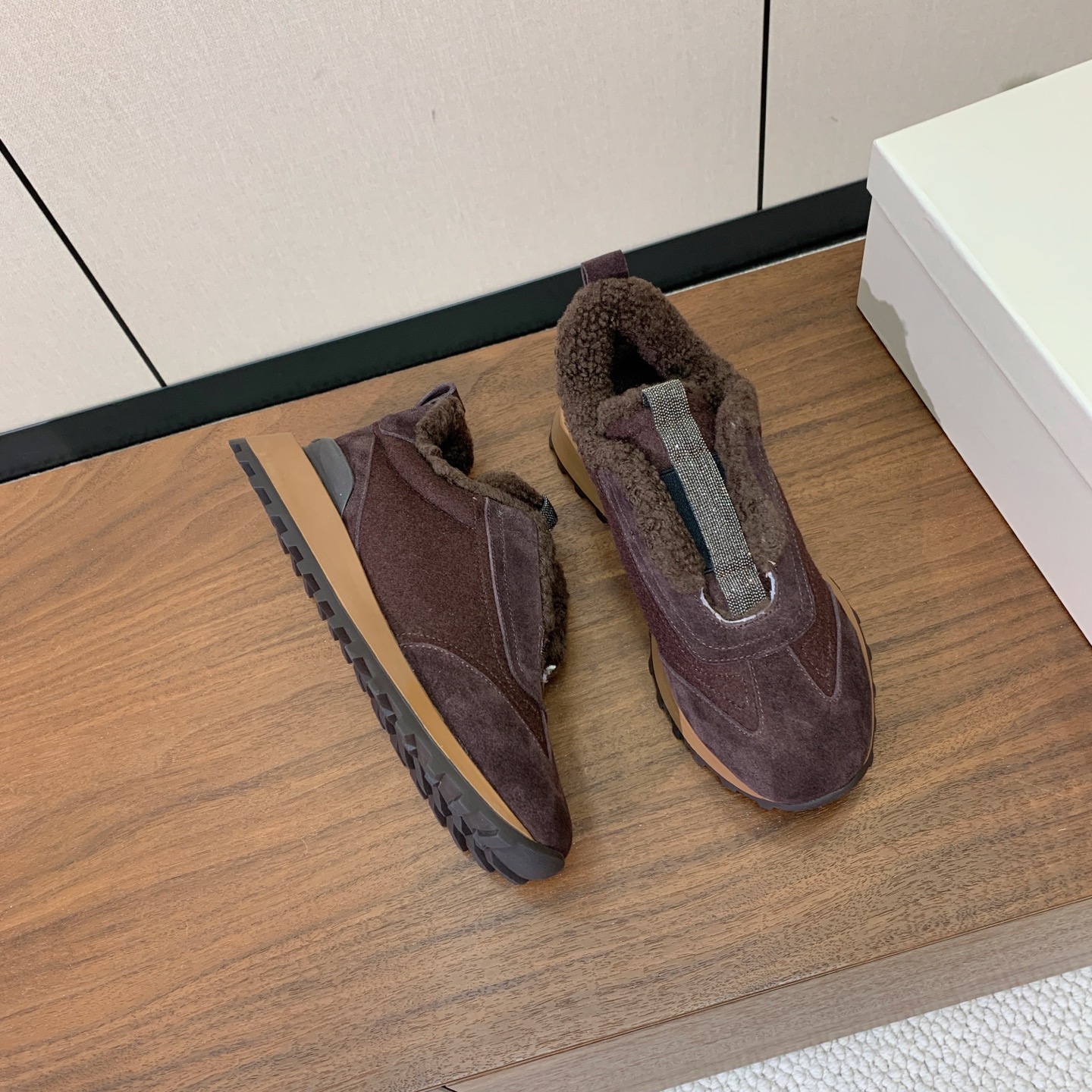 【Brunell* Cucinell*】拼色底羊毛里休闲运动鞋。鞋面采用进口牛绒，羊毛内里，原版开模大底！上脚超舒适。 