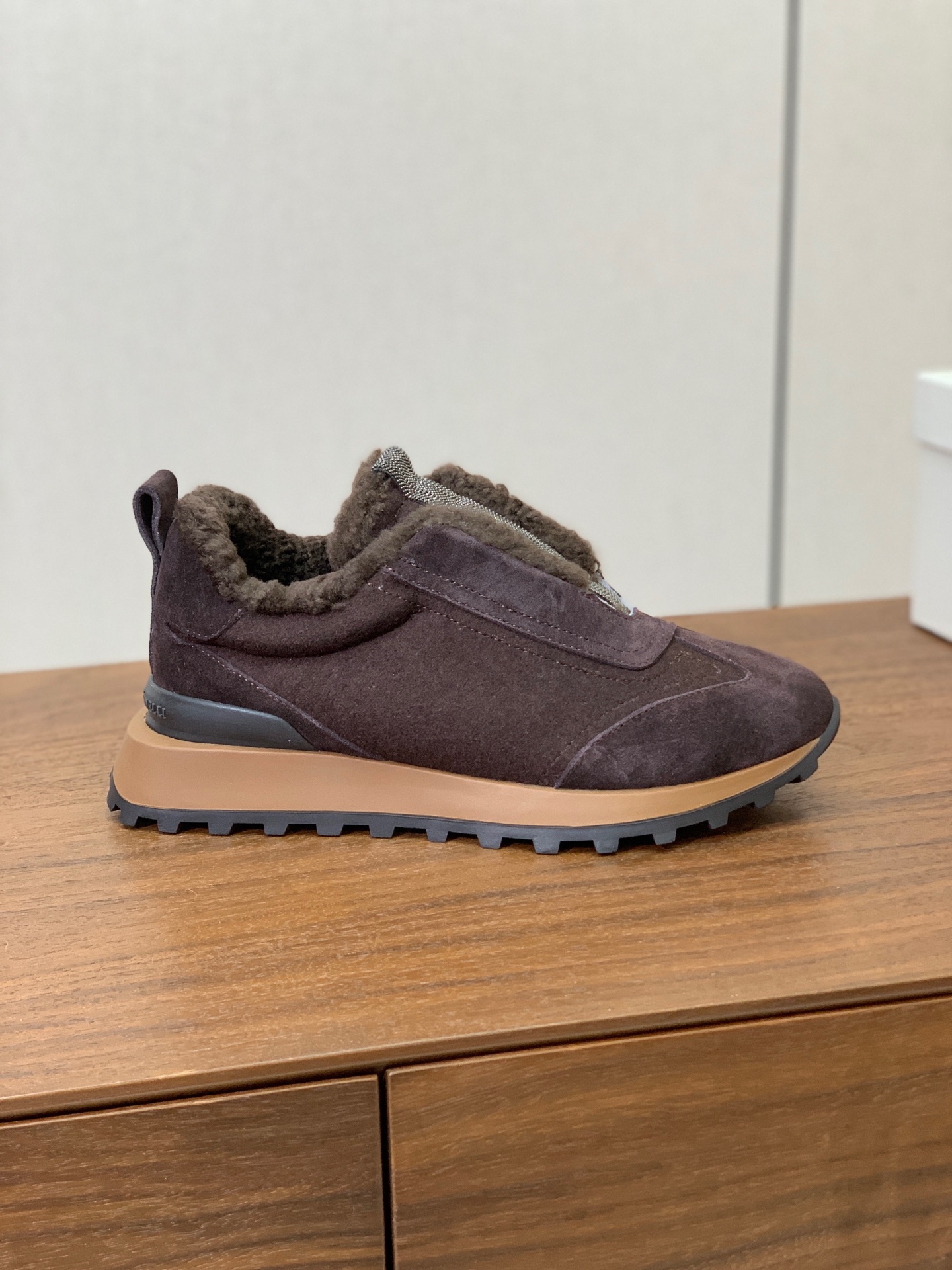 【Brunell* Cucinell*】拼色底羊毛里休闲运动鞋。鞋面采用进口牛绒，羊毛内里，原版开模大底！上脚超舒适。 