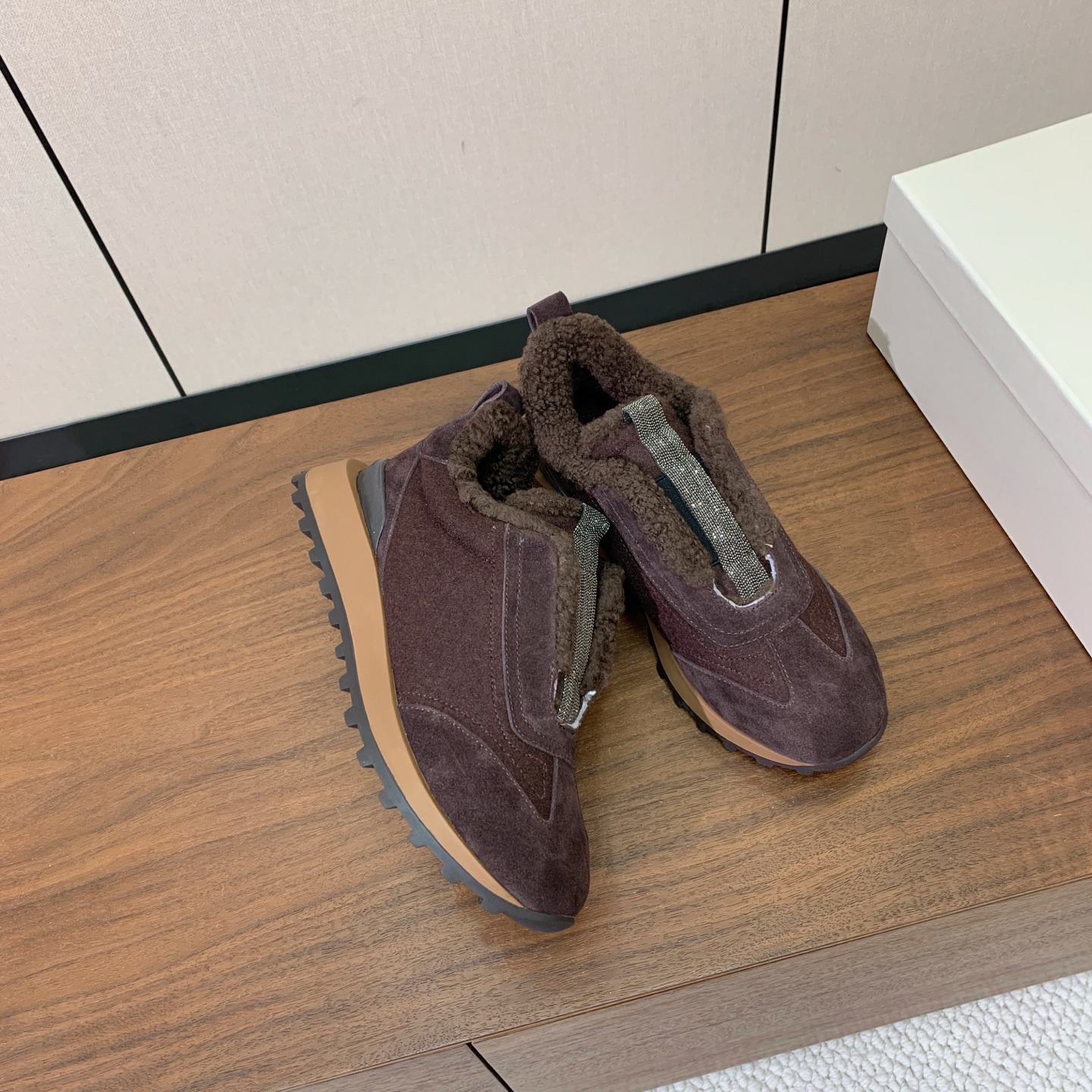 【Brunell* Cucinell*】拼色底羊毛里休闲运动鞋。鞋面采用进口牛绒，羊毛内里，原版开模大底！上脚超舒适。 