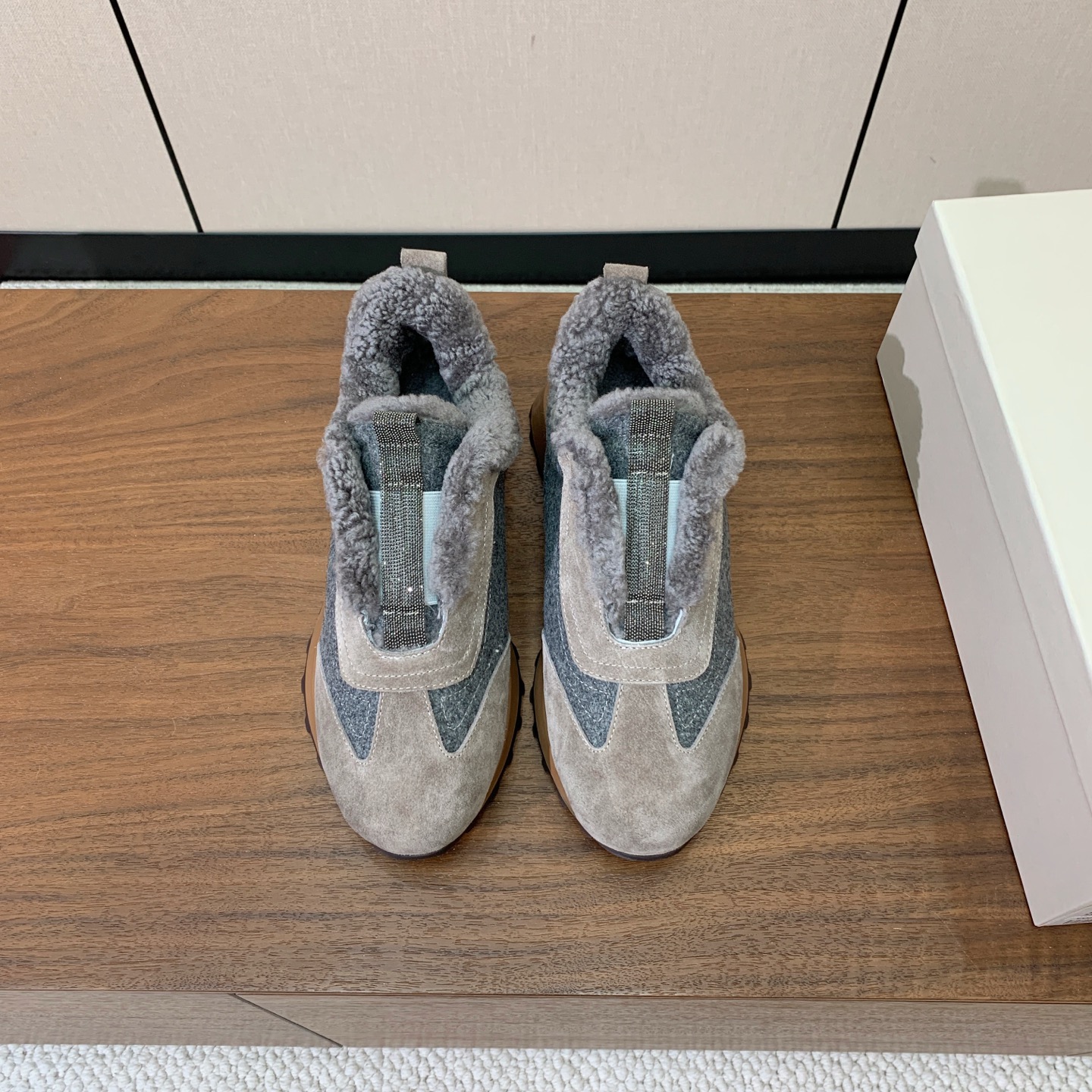 【Brunell* Cucinell*】拼色底羊毛里休闲运动鞋。鞋面采用进口牛绒，羊毛内里，原版开模大底！上脚超舒适。 