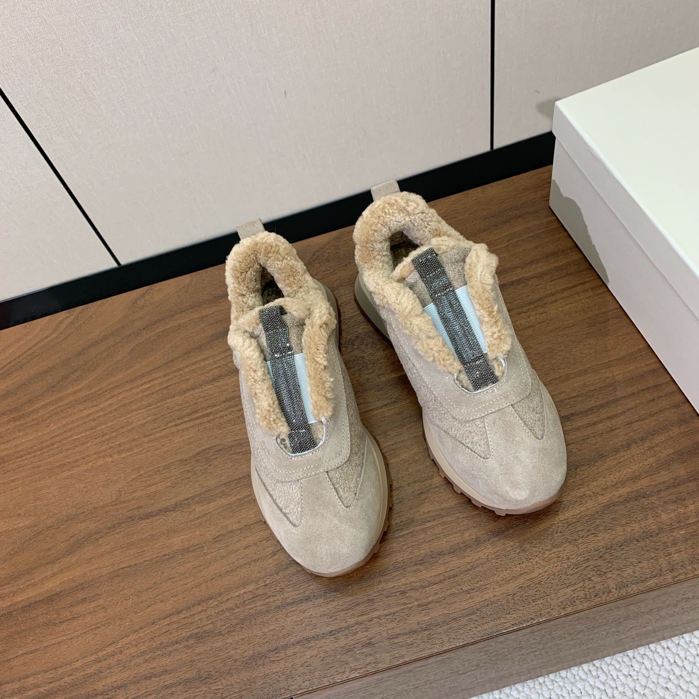 【Brunell* Cucinell*】拼色底羊毛里休闲运动鞋。鞋面采用进口牛绒，羊毛内里，原版开模大底！上脚超舒适。 