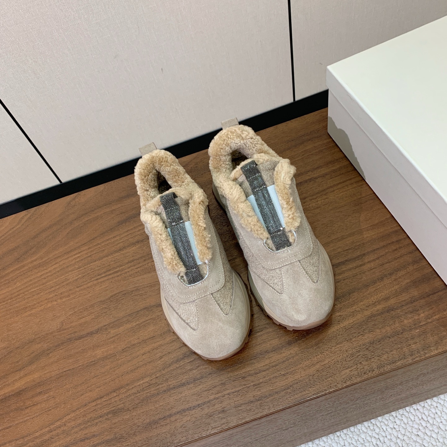 【Brunell* Cucinell*】拼色底羊毛里休闲运动鞋。鞋面采用进口牛绒，羊毛内里，原版开模大底！上脚超舒适。 