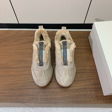 【Brunell* Cucinell*】拼色底羊毛里休闲运动鞋。鞋面采用进口牛绒,羊毛内里,原版开模大底!上脚超舒适。 【Brunell* Cucinell*】拼色底羊毛里休闲运动鞋。鞋面采用进口牛绒,羊毛内里,原版开模大底!上脚超舒适。