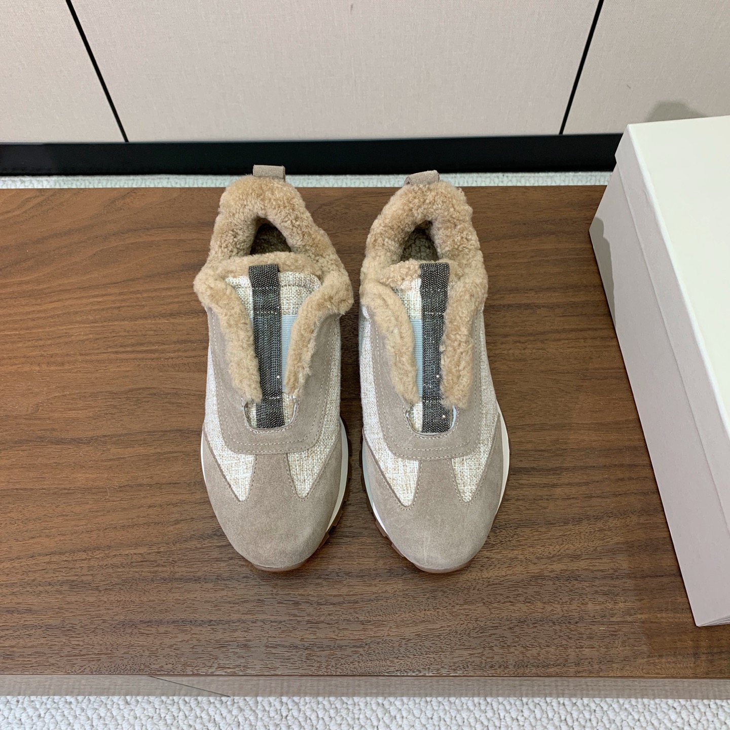 【Brunell* Cucinell*】羊毛里休闲运动鞋。鞋面采用进口牛绒,羊毛内里,原版开模大底!上脚超舒适。 码数: 【Brunell* Cucinell*】羊毛里休闲运动鞋。鞋面采用进口牛绒,羊毛内里,原版开模大底!上脚超舒适。 码数: