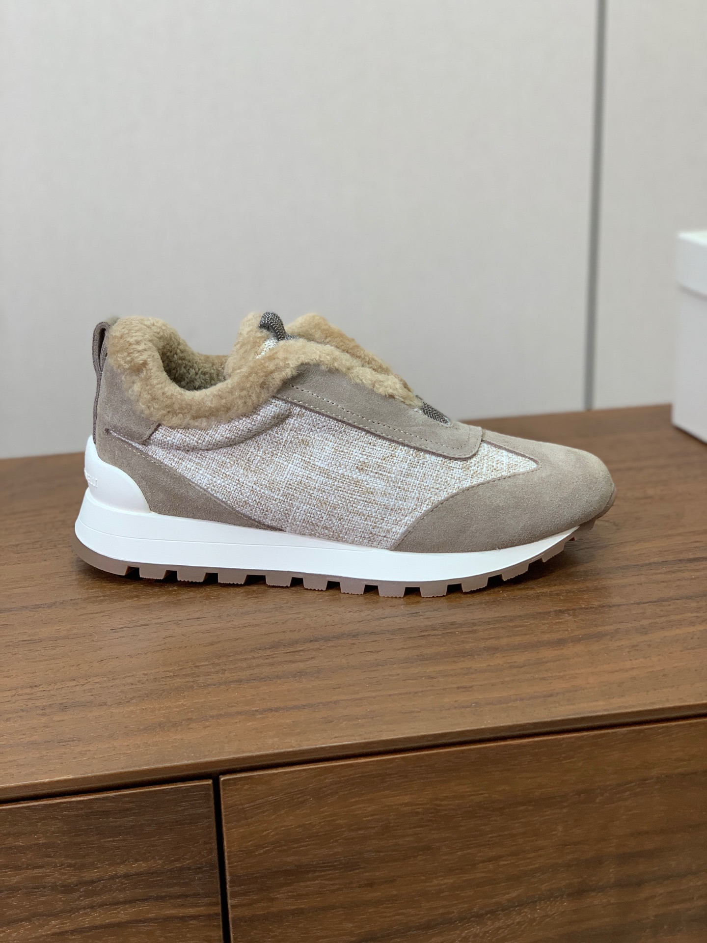 【Brunell* Cucinell*】羊毛里休闲运动鞋。鞋面采用进口牛绒，羊毛内里，原版开模大底！上脚超舒适。 码数：
